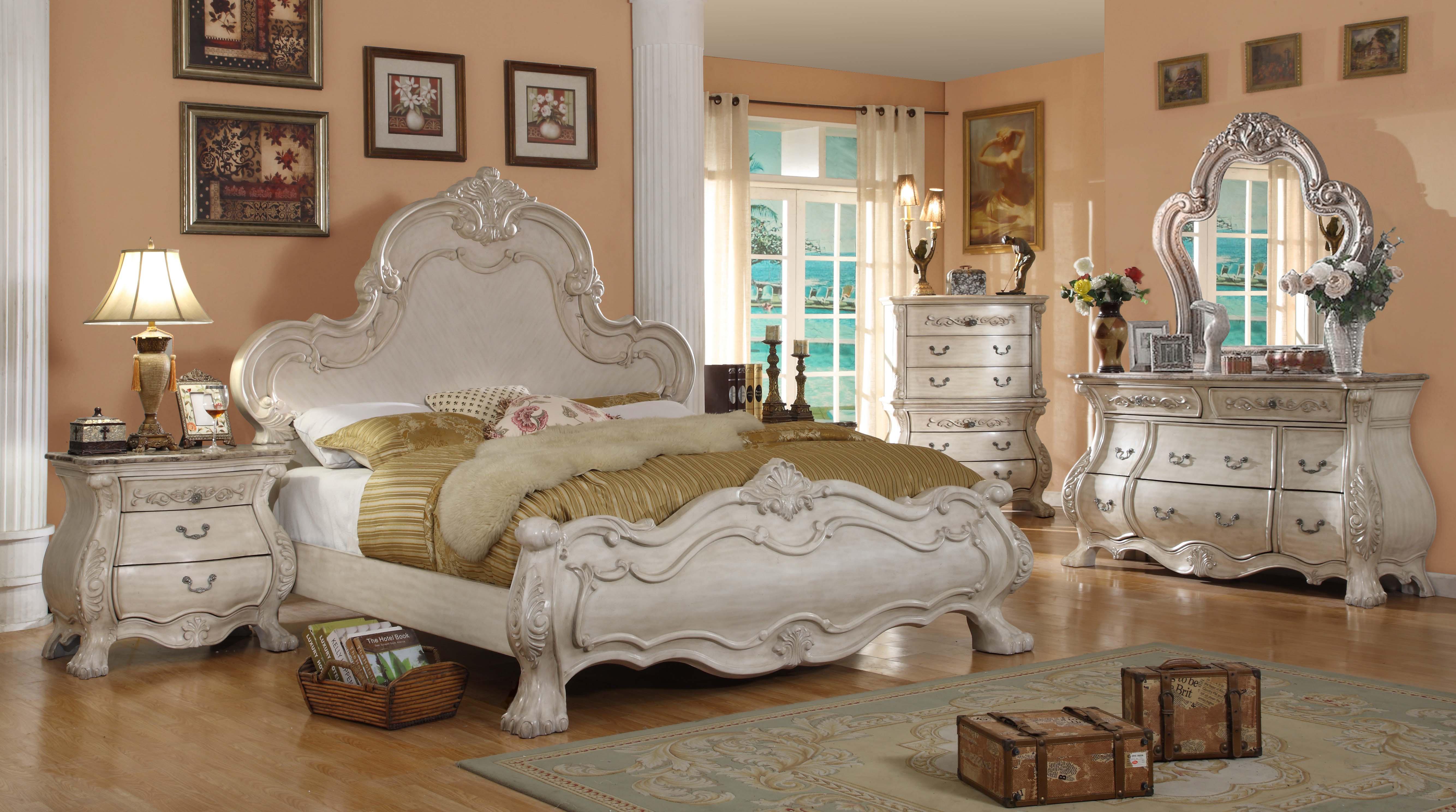

    
McFerran B1603-EK Victorian Antique White King Sleigh Bedroom Set 4Pcs Carved Wood
