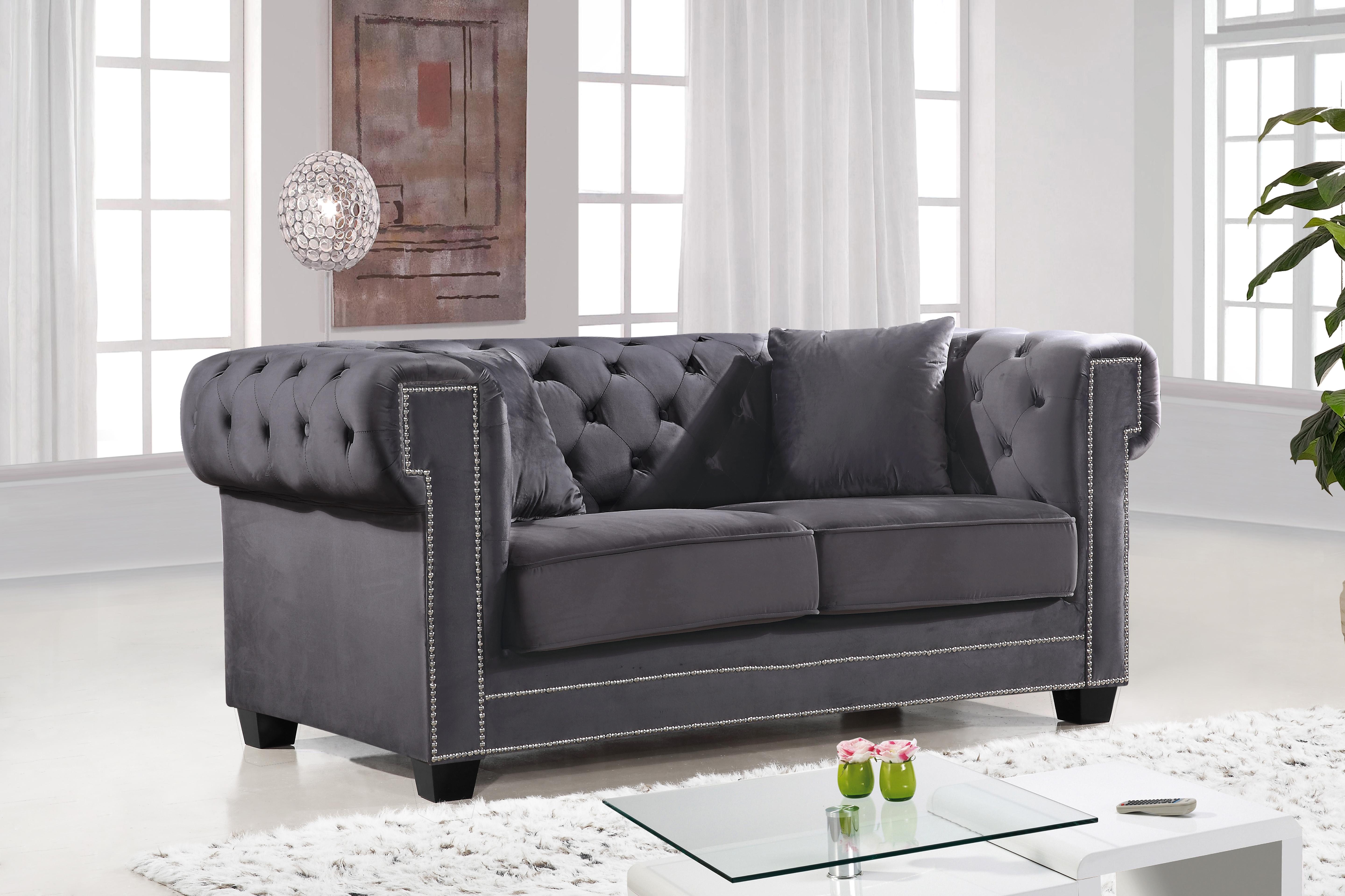 

    
614Grey-S-Set-2 Meridian Furniture Sofa Set
