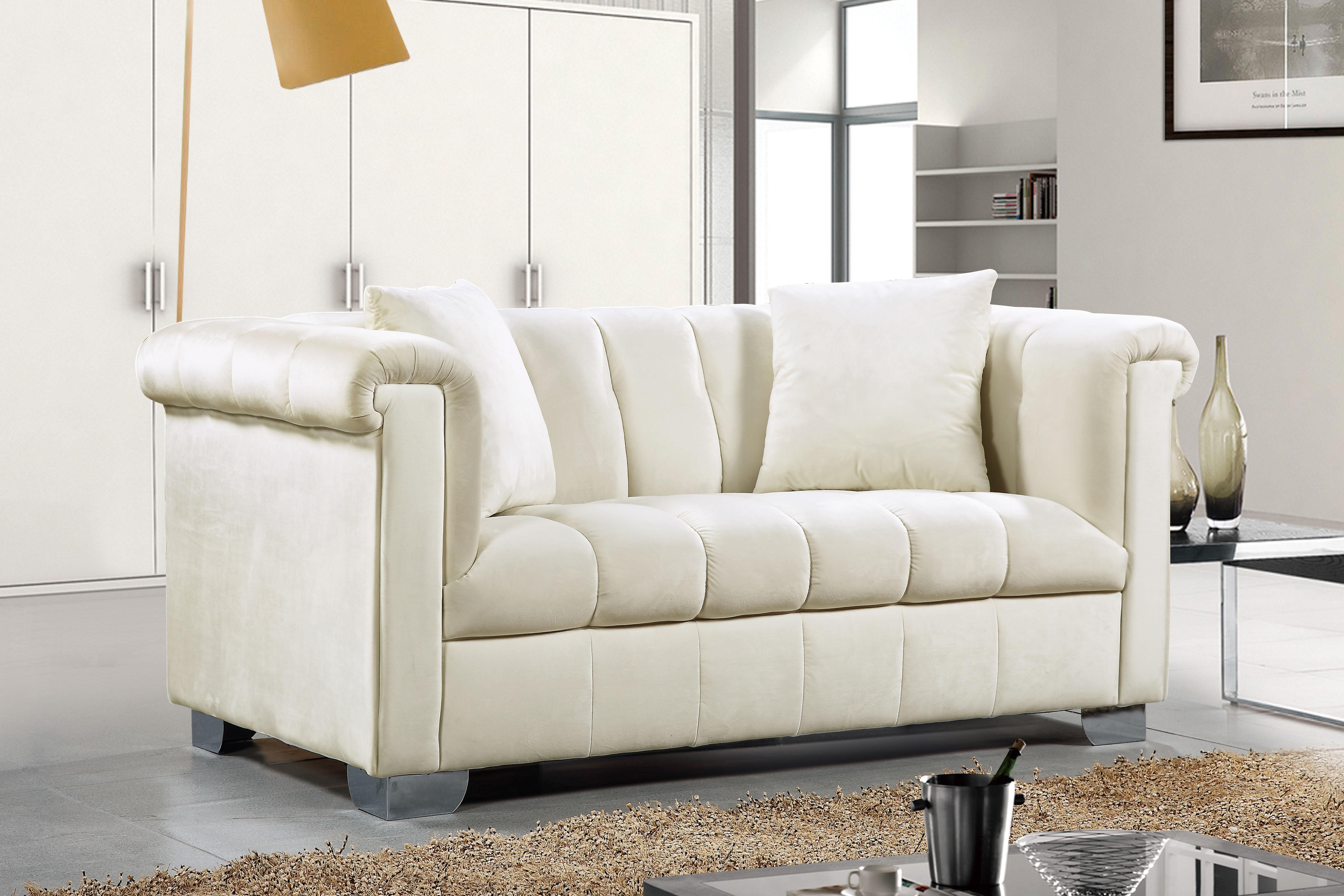 

    
615Cream-S-Set-3 Meridian Furniture Sofa Set
