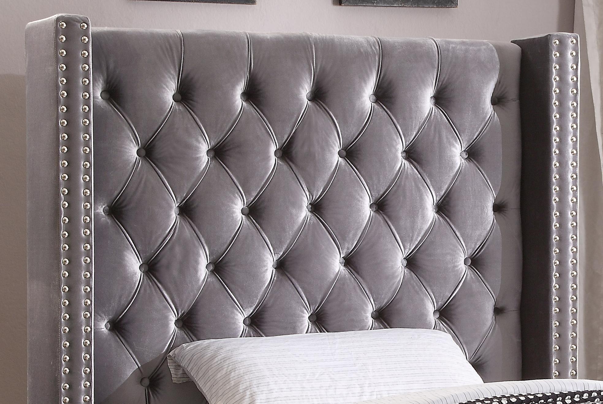 

    
Grey Velvet Tufted Full Bed AidenGrey-F Meridian Contemporary
