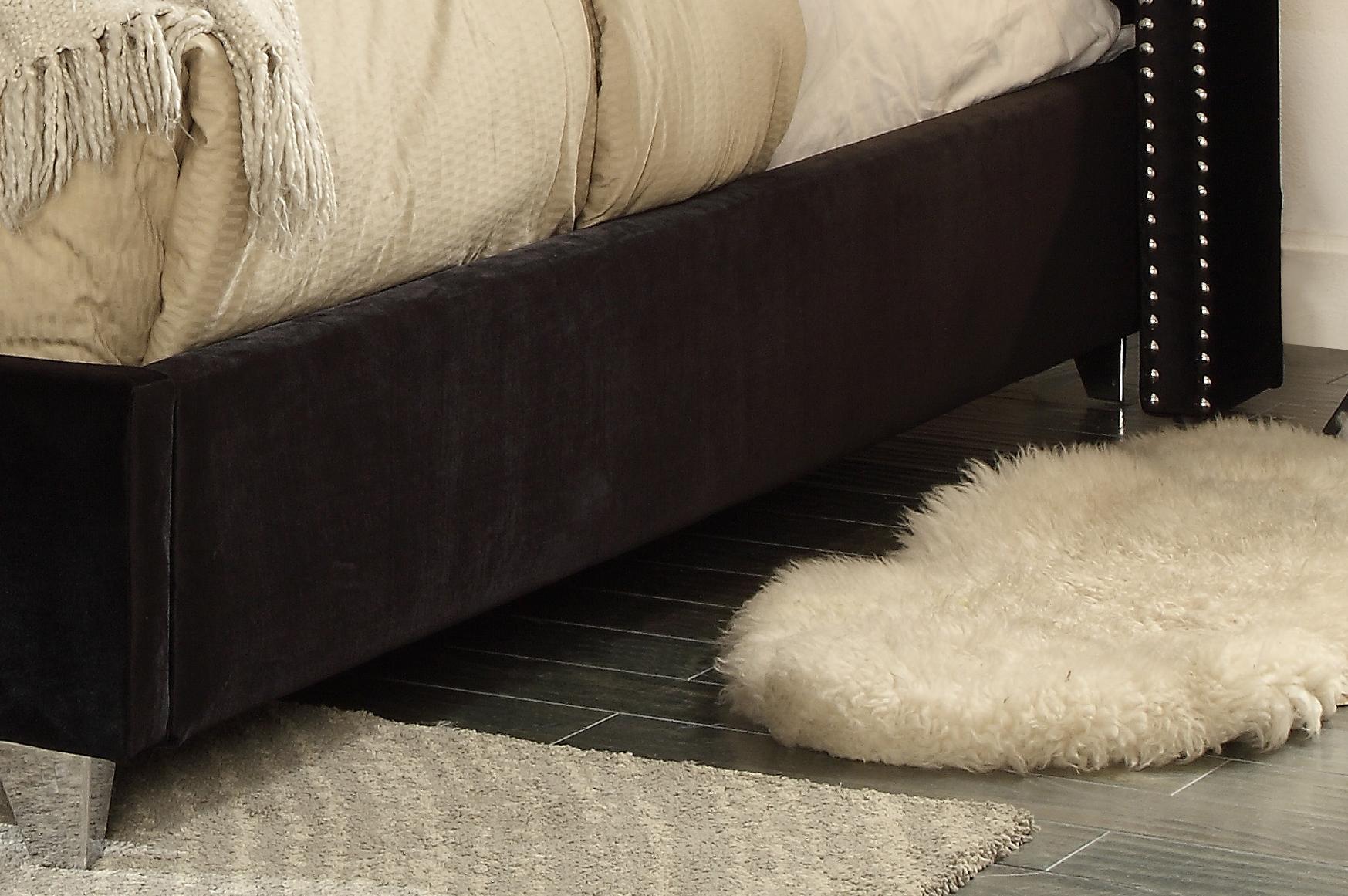 

    
AidenBlack-K Meridian Furniture Platform Bed
