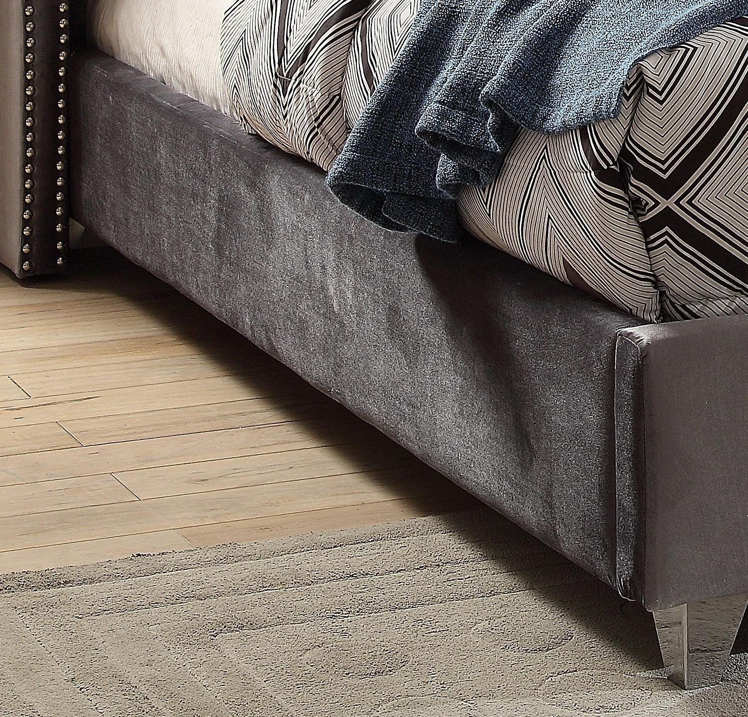 

        
Meridian Furniture AidenGrey-K Platform Bed Gray Velvet 647899944291
