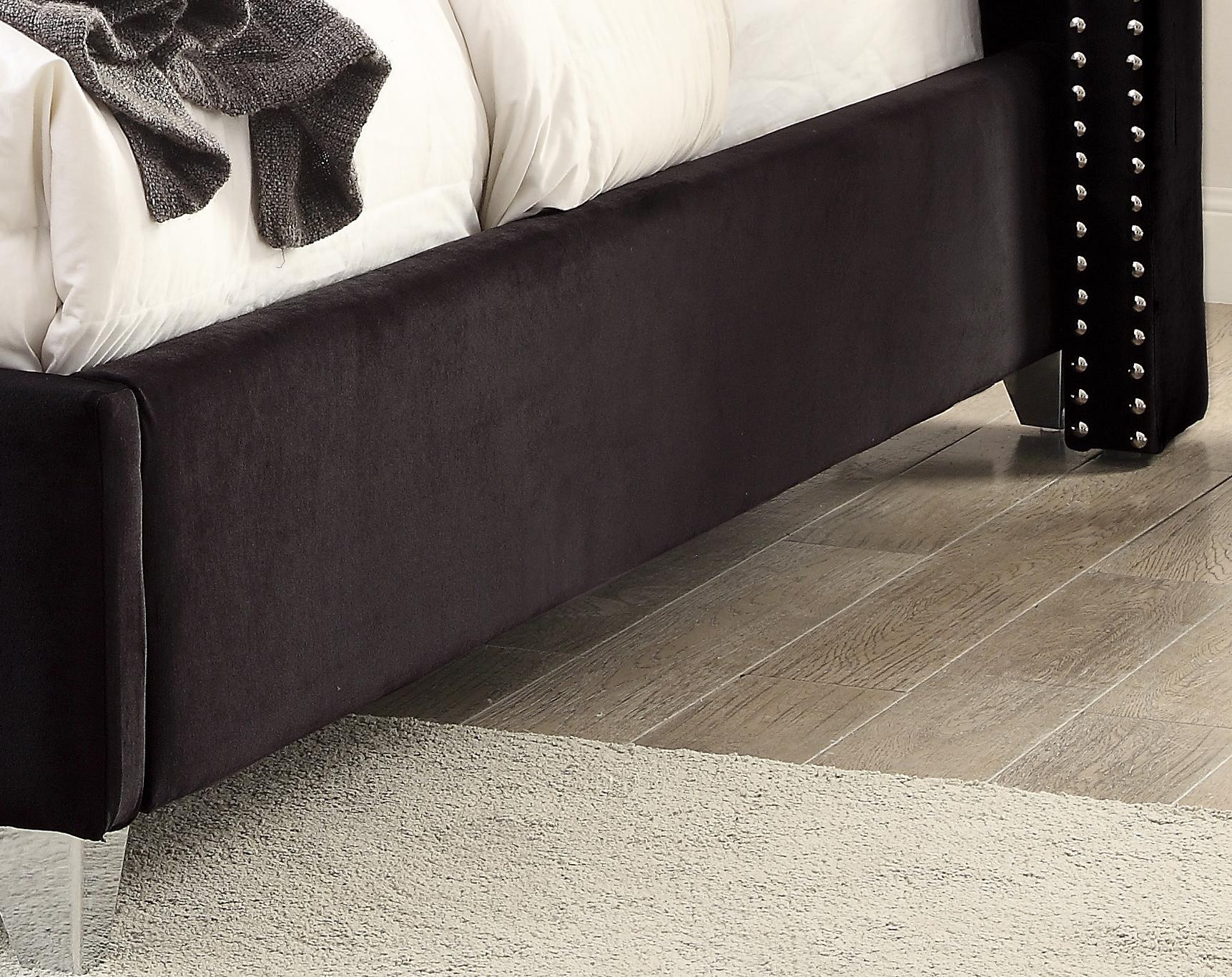 

    
AidenBlack-T Meridian Furniture Platform Bed
