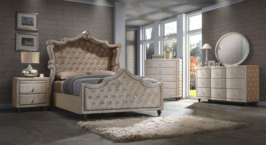 

    
Meridian Diamond Canopy Queen Size Bedroom Set 5Pcs in Golden Beige Contemporary

