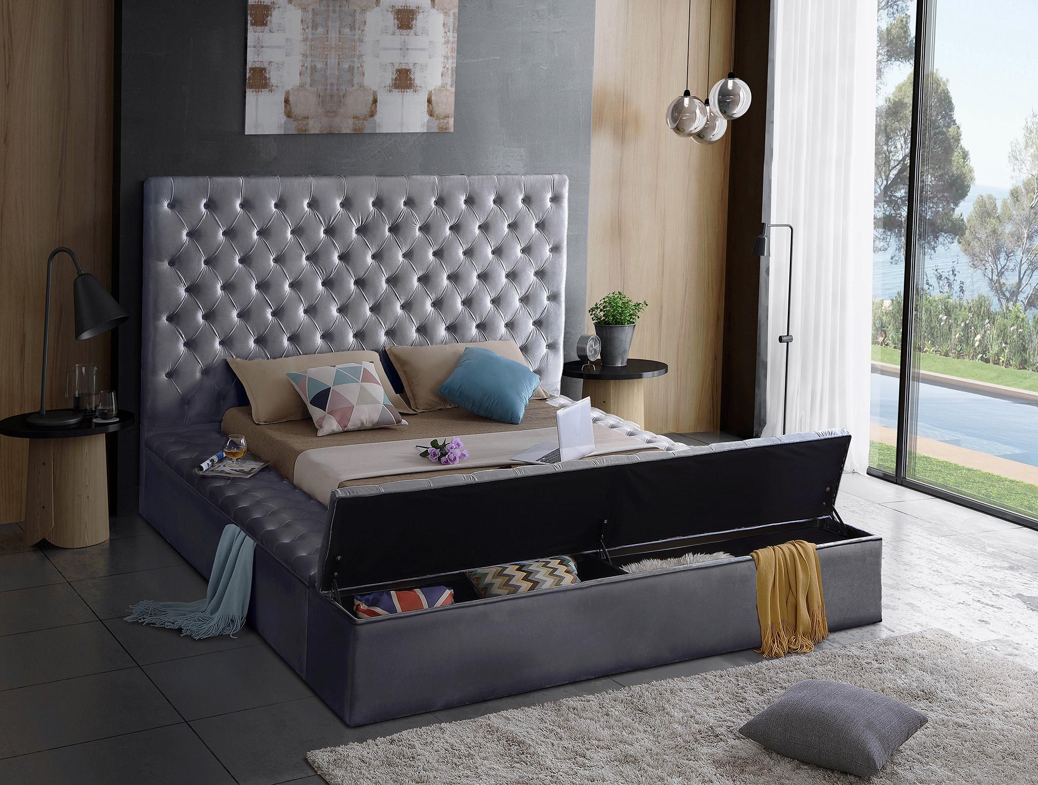 

        
Meridian Furniture BLISS Grey-K Storage Bed Gray Velvet 647899946554
