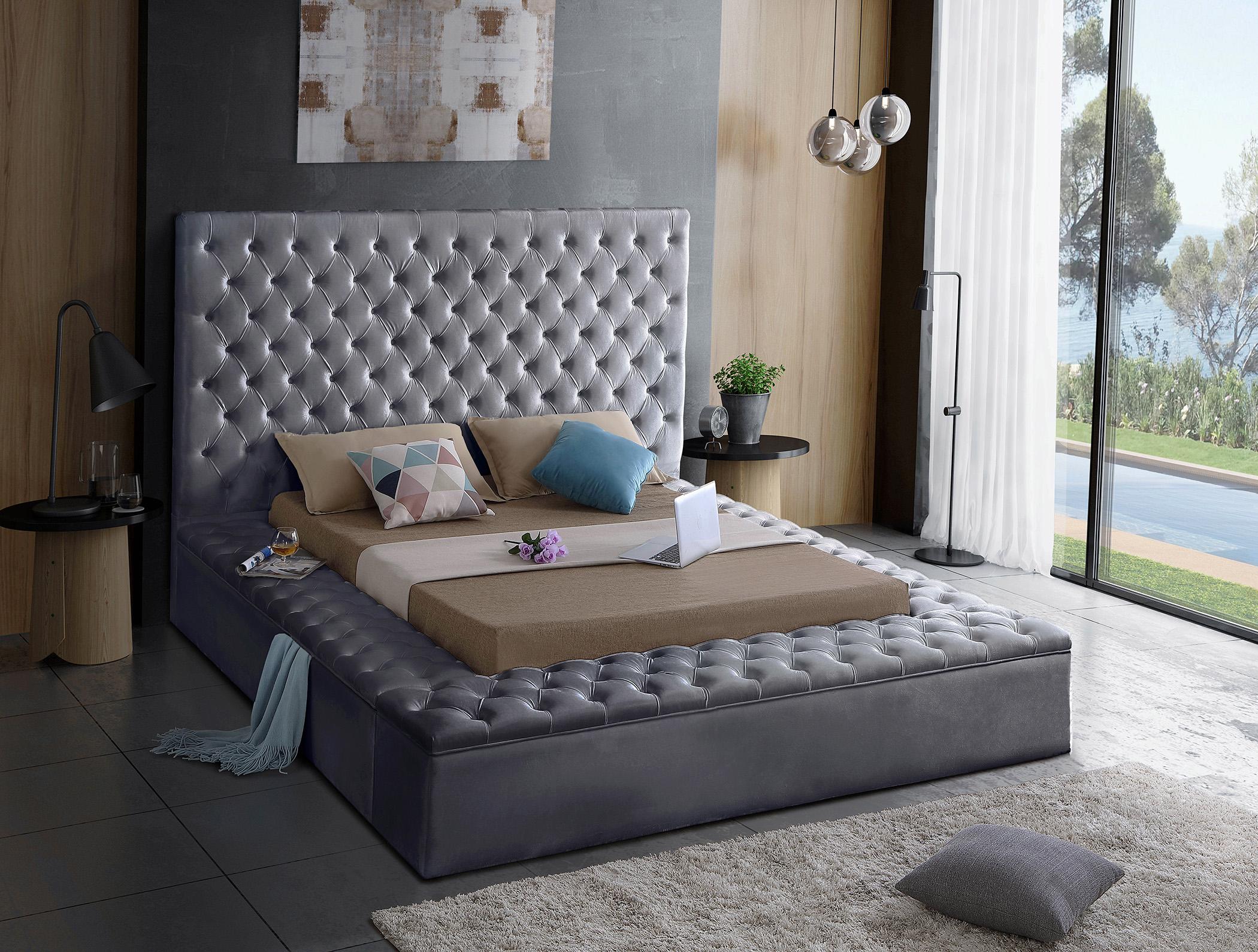 

    
Grey Velvet Tufted Storage Queen Bed BLISS Meridian Contemporary Modern
