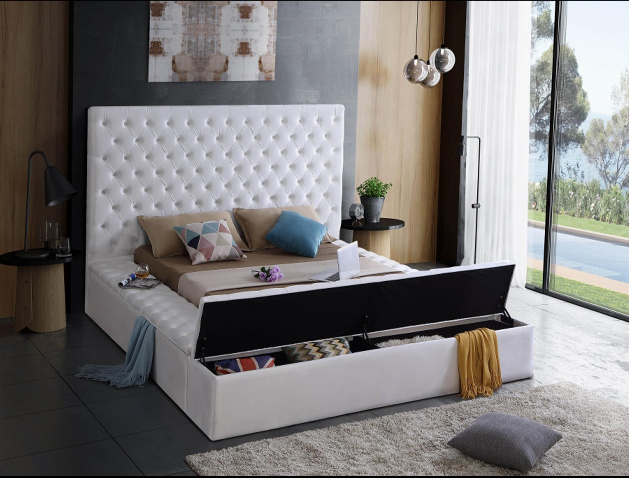 

        
Meridian Furniture BLISS White-K Storage Bed White Velvet 647899946615
