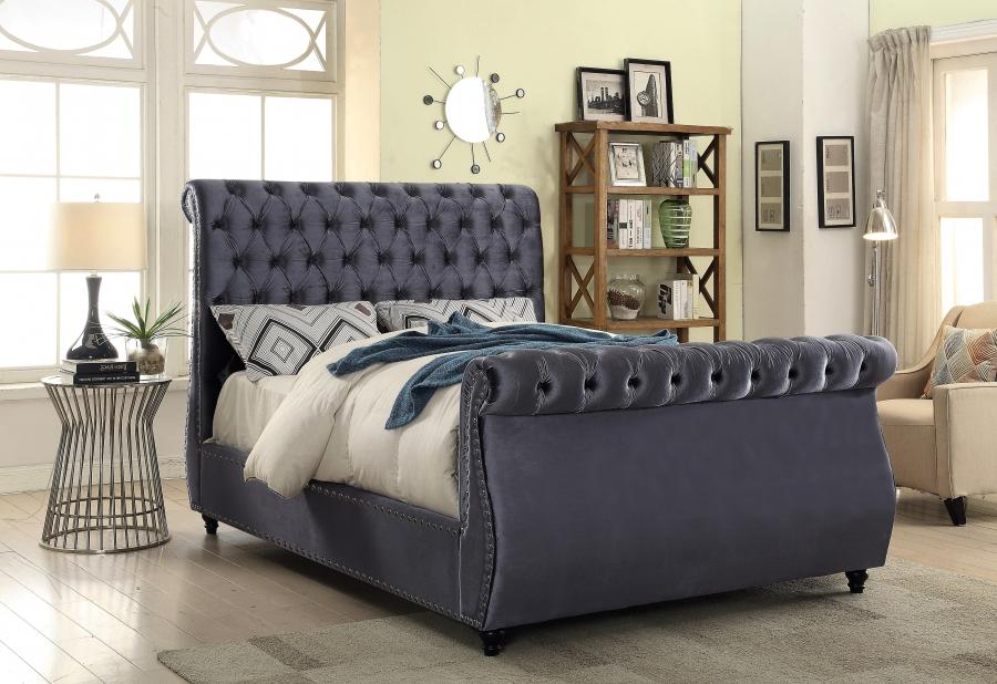 

    
Meridian Furniture Dakota Traditional Grey Velvet Queen Size Sleigh Bed
