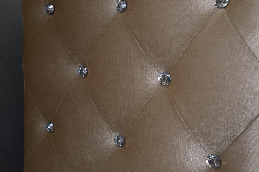 

    
 Order  Meridian Furniture Diamond Canopy Beige Velvet Tufted King Bedroom Set 6Pcs
