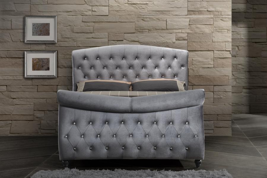 

        
Meridian Furniture Hudson Sleigh Bed Gray Velvet 635963991753
