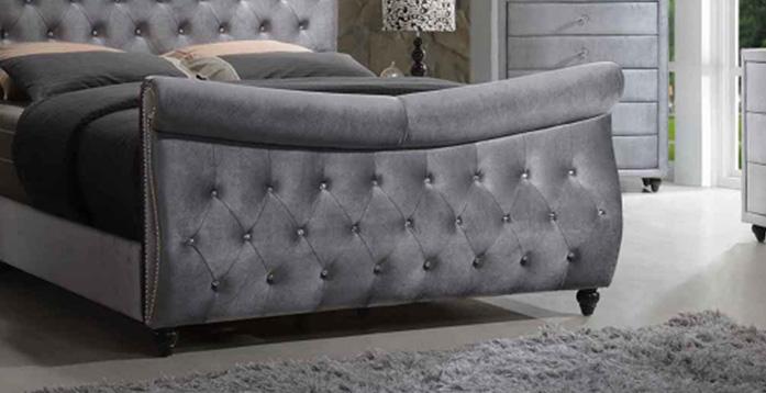 

    
Hudson-Sleigh-Q Meridian Furniture Hudson Grey Finish Velvet Crystal Tufted Queen Sleigh Bed
