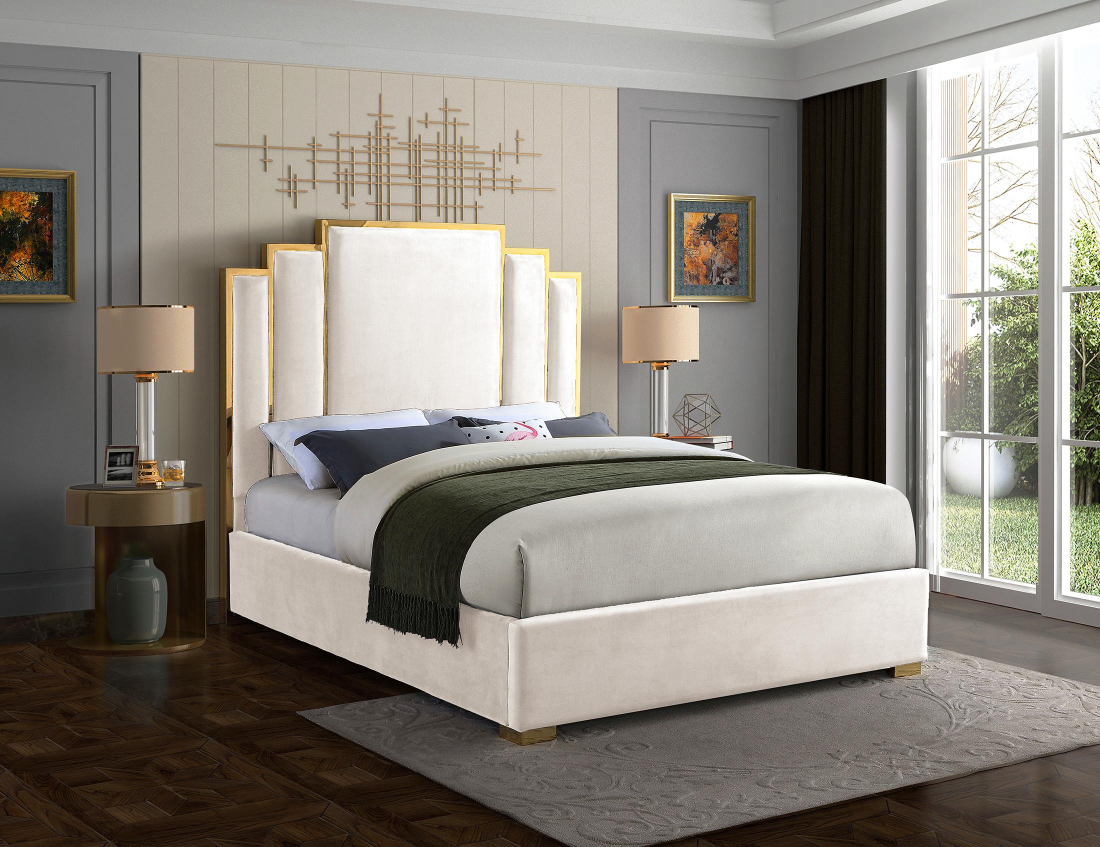 

    
Cream Velvet & Polished Gold Metal King Bed HUGO Meridian Contemporary Modern
