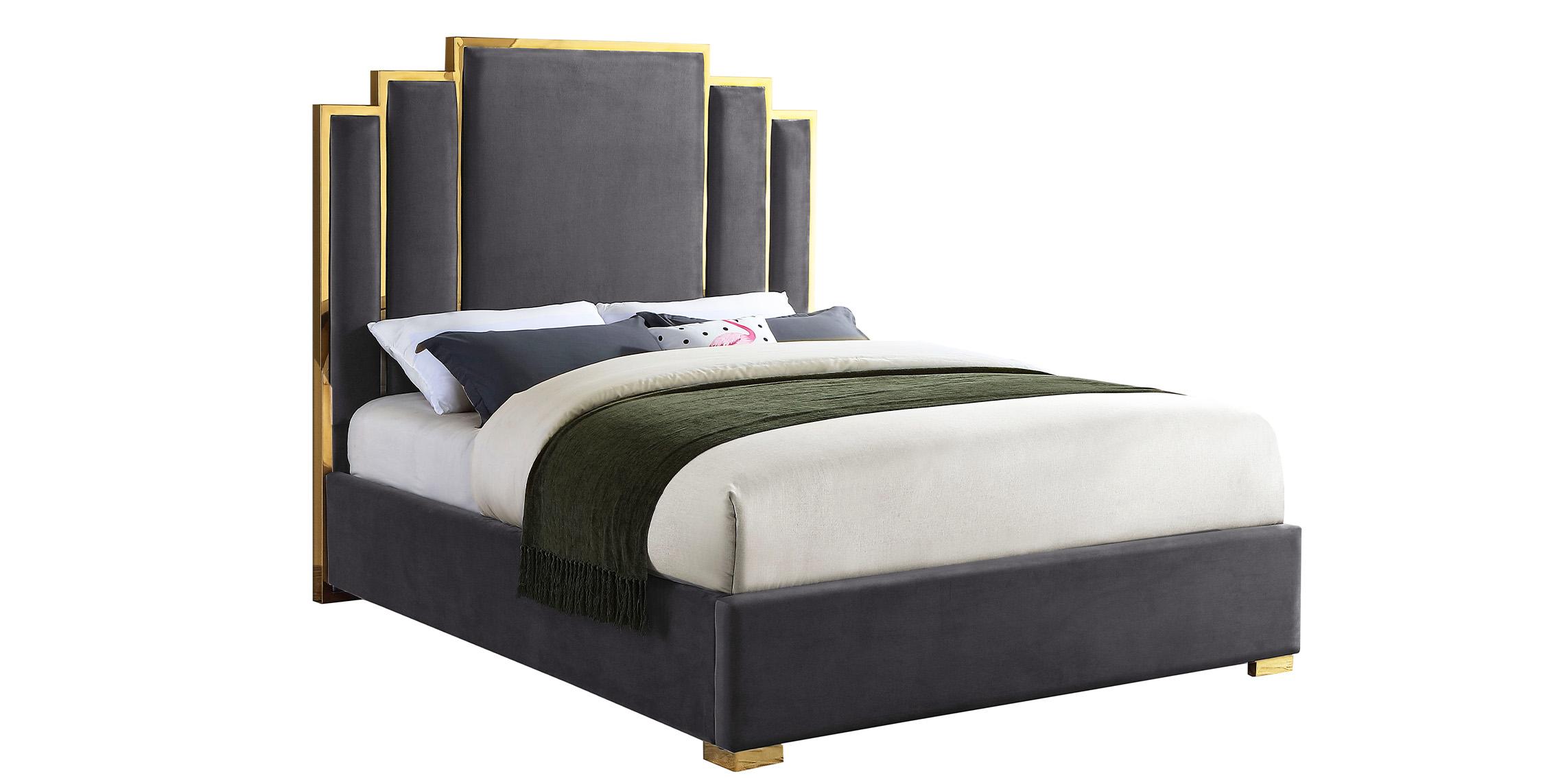 

    
Grey Velvet & Polished Gold Metal King Bed HUGO Meridian Contemporary Modern
