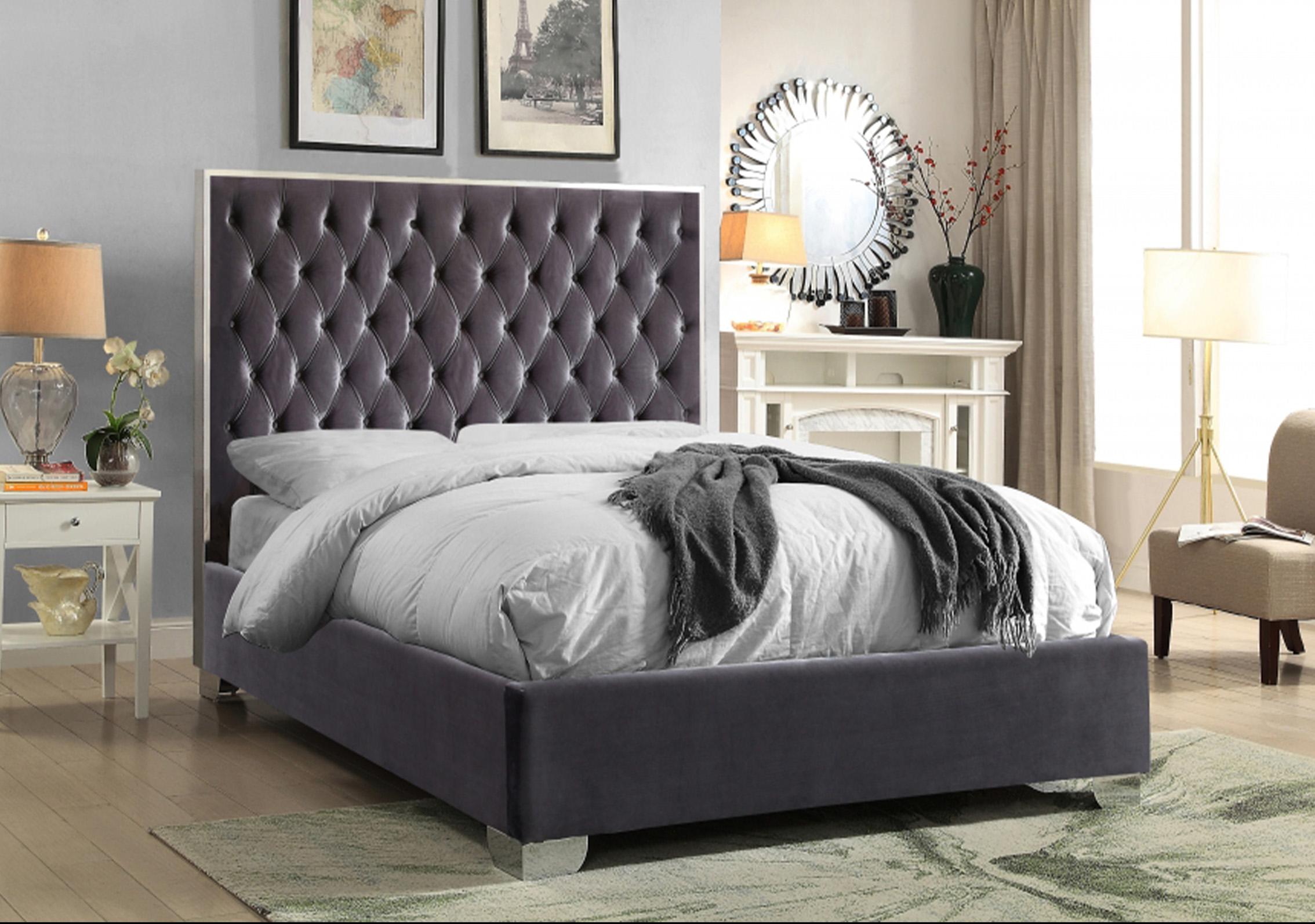 

    
Tufted Grey Velvet King Platform Bed Lexi Meridian Contemporary Modern
