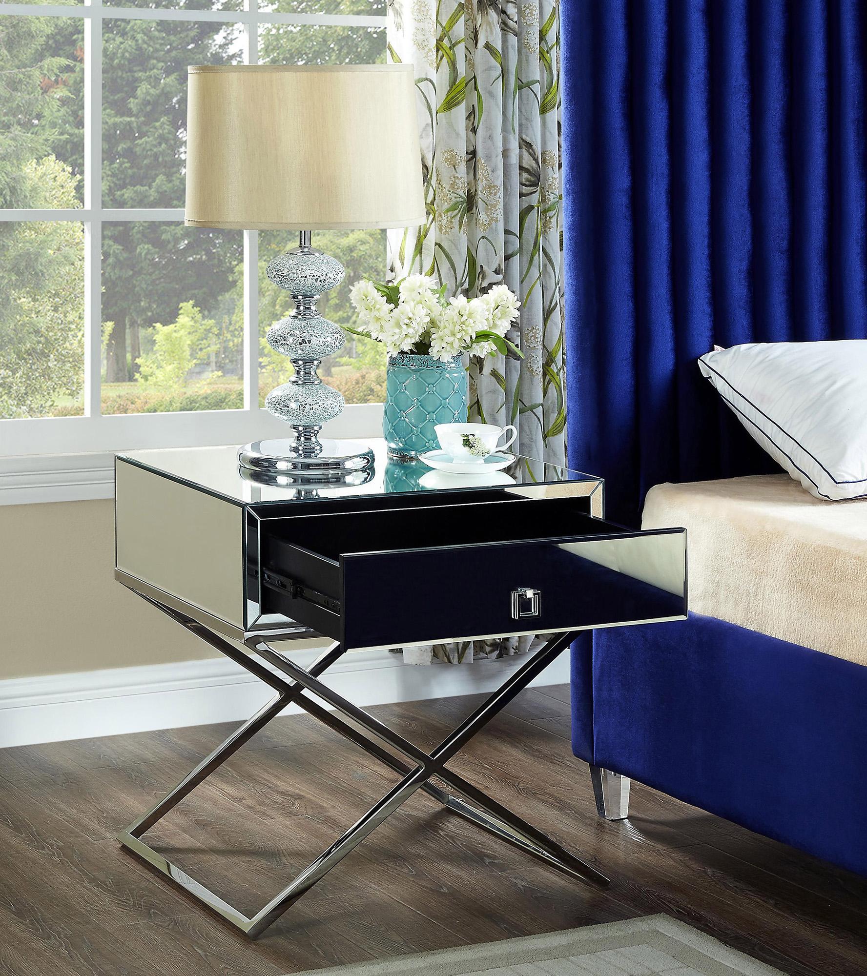 

        
Meridian Furniture RowanNavy-Q-811-Lynn Side Table Canopy Bedroom Set Navy Velvet 00647899949135
