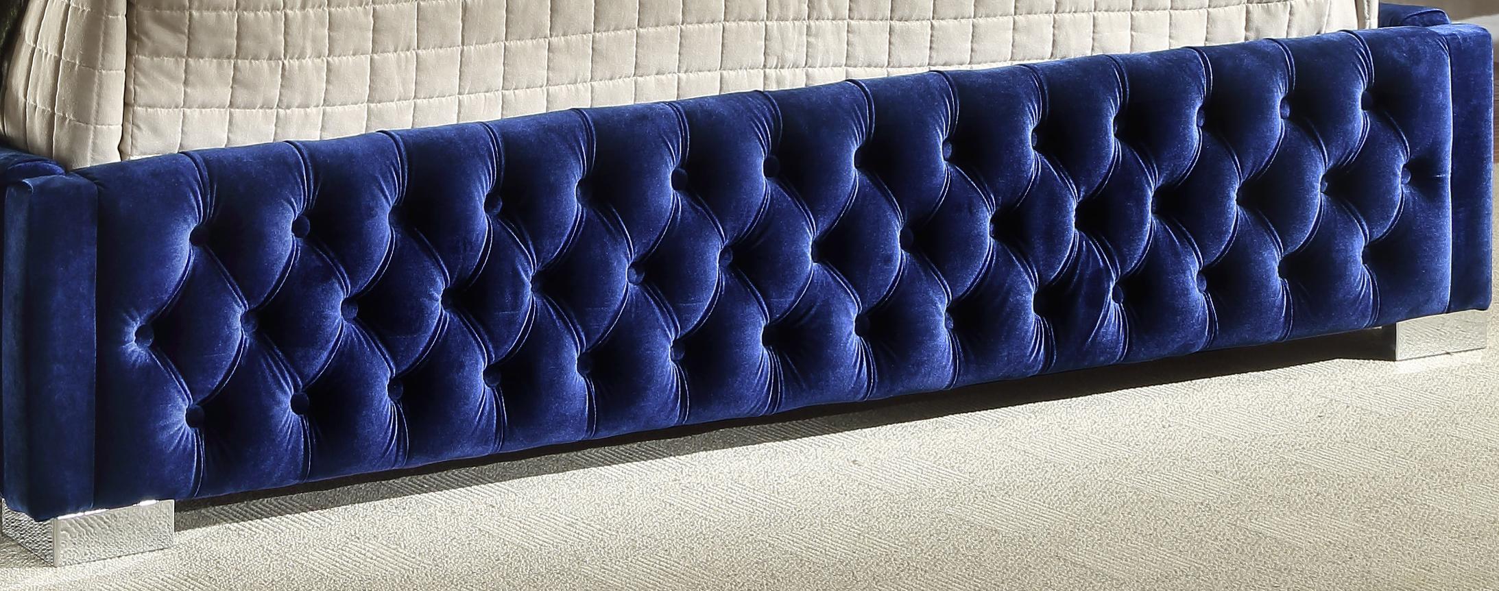 

    
SedonaNavy-Q Meridian Furniture Platform Bed
