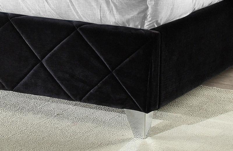 

        
Meridian Furniture Hampton Platform Bed Black Velvet 635963991630
