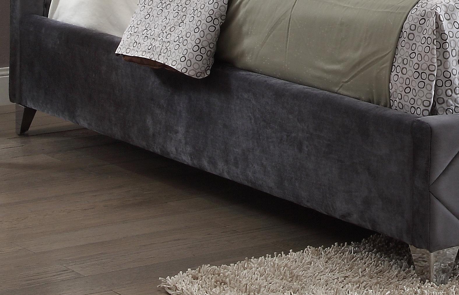 

    
HamptonGrey-Q-Bed Meridian Furniture Platform Bed
