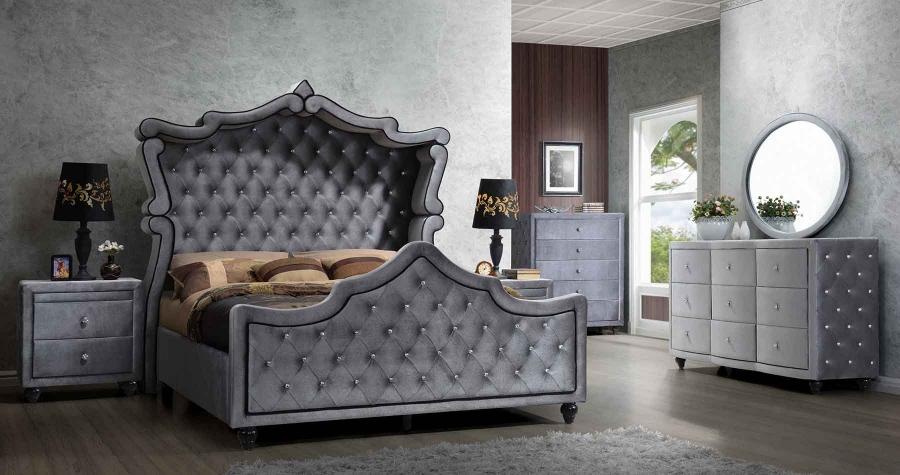 

    
Meridian Hudson Canopy King Size Bedroom Set 5Pcs in Grey Velvet Contemporary
