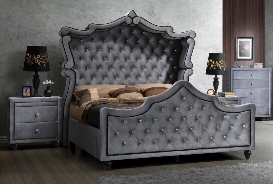 

    
Meridian Hudson Canopy King Size Bedroom Set 3Pcs in Grey Velvet Contemporary
