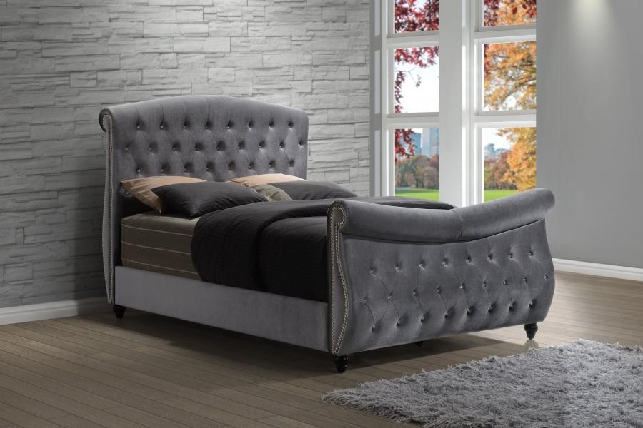 

    
Meridian Hudson Sleigh Queen Size Bedroom Set 5Pcs in Grey Velvet Contemporary
