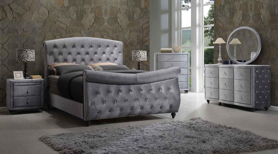 

    
Meridian Hudson Sleigh Queen Size Bedroom Set 6Pcs in Grey Velvet Contemporary
