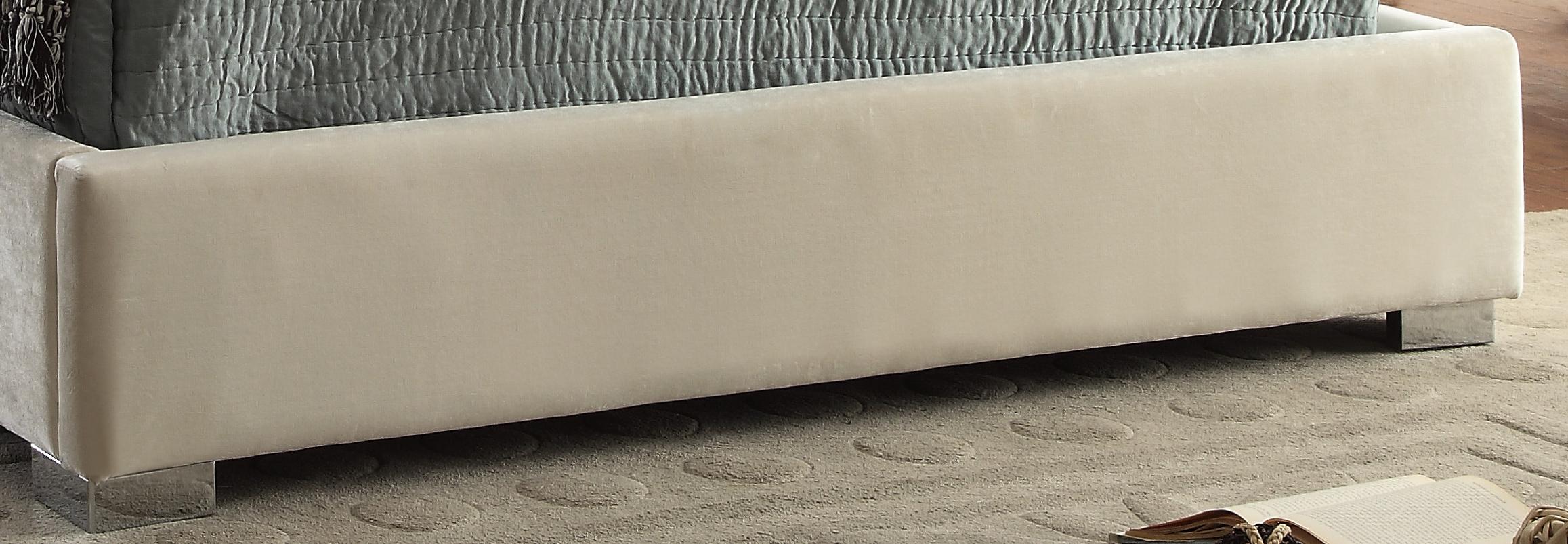

    
MadisonCream-K-Bed Meridian Furniture Platform Bed
