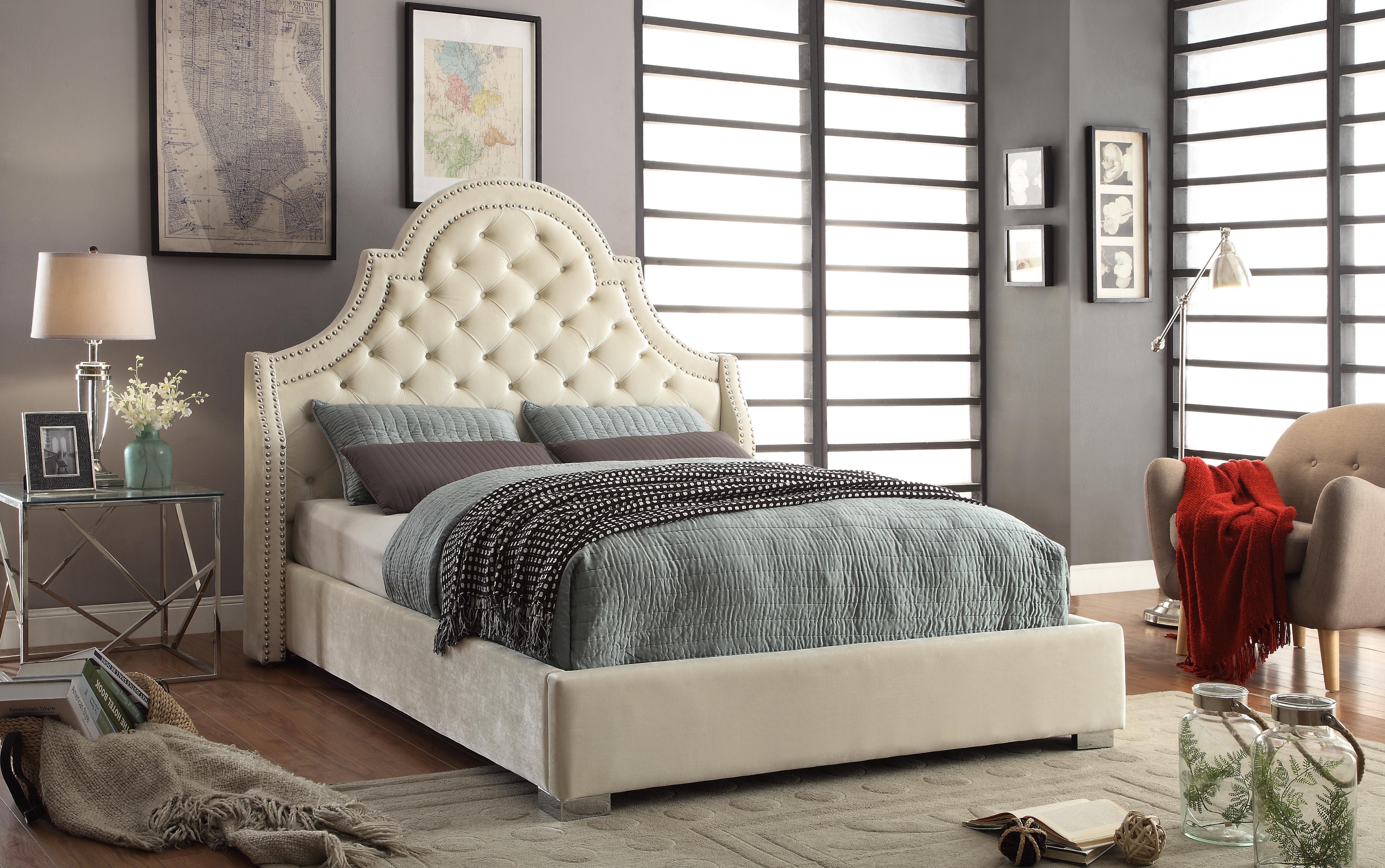 

    
Meridian Madison King Size Bed in Cream Chrome Nailheads Contemporary Style
