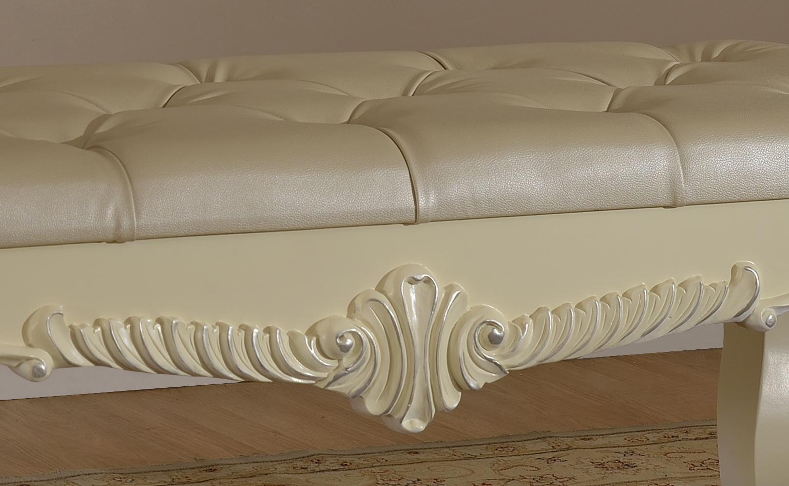

    
Meridian Novara Bench in Pearl White Bonded Leather Traditional Style
