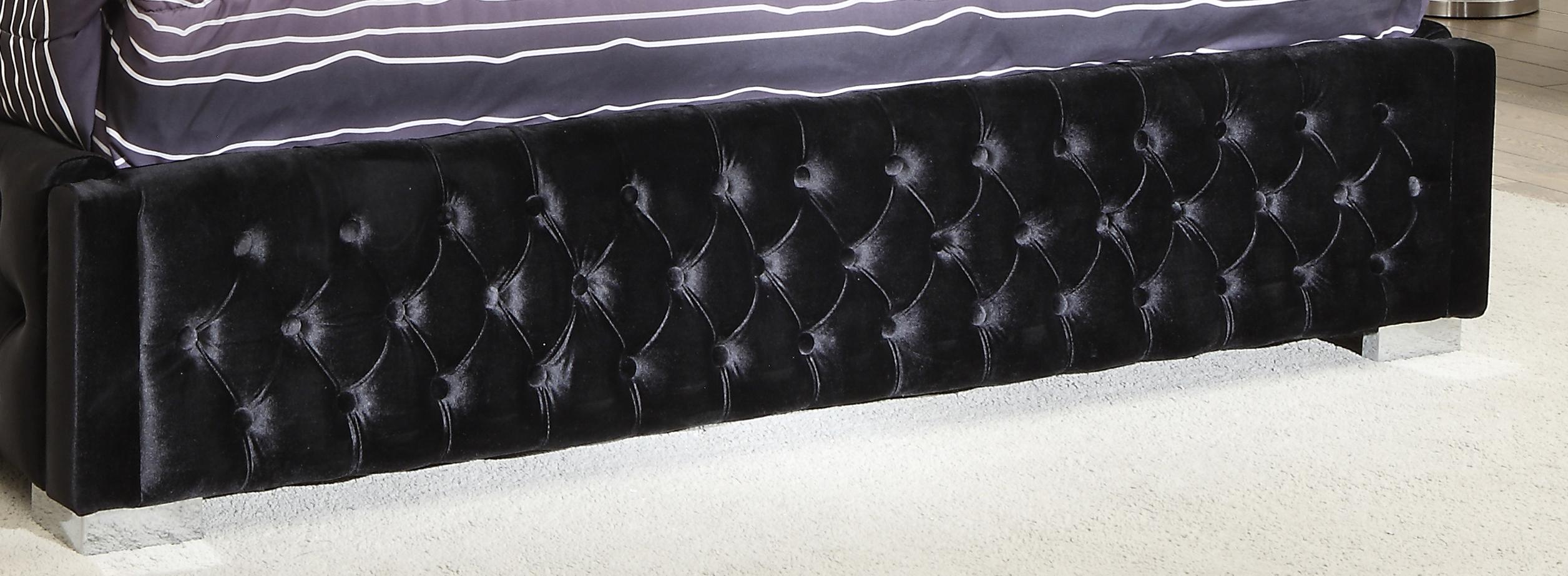 

    
SedonaBlack-K Meridian Furniture Platform Bed
