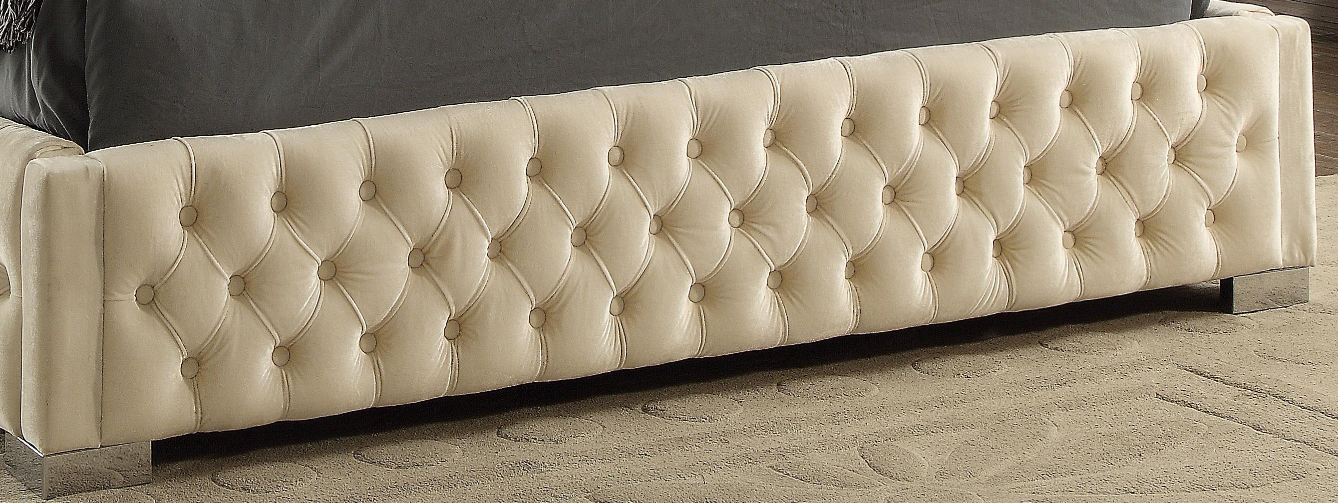 

    
SedonaCream-K Meridian Furniture Platform Bed
