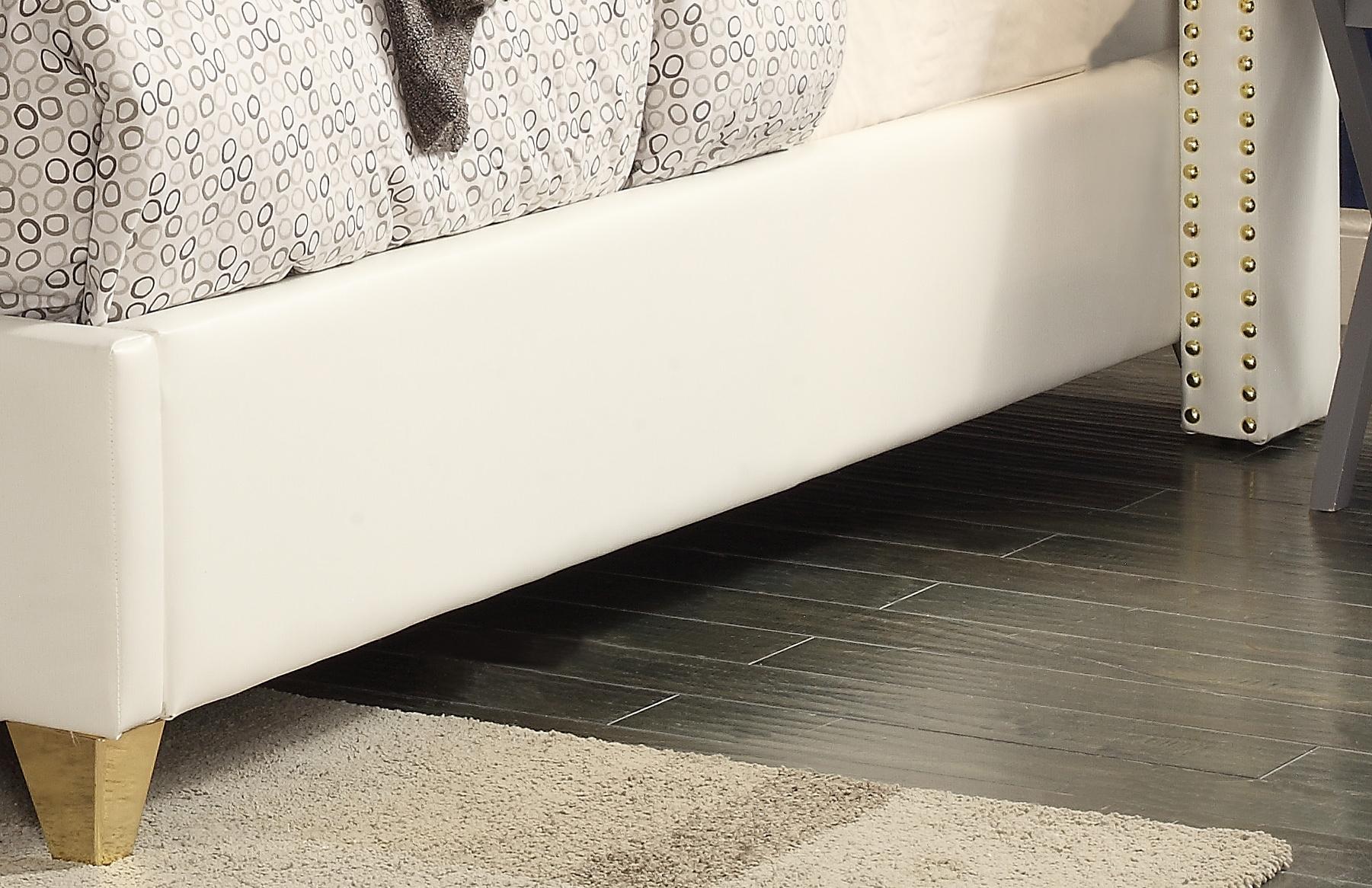 

    
SohoWhite-K Meridian Furniture Platform Bed
