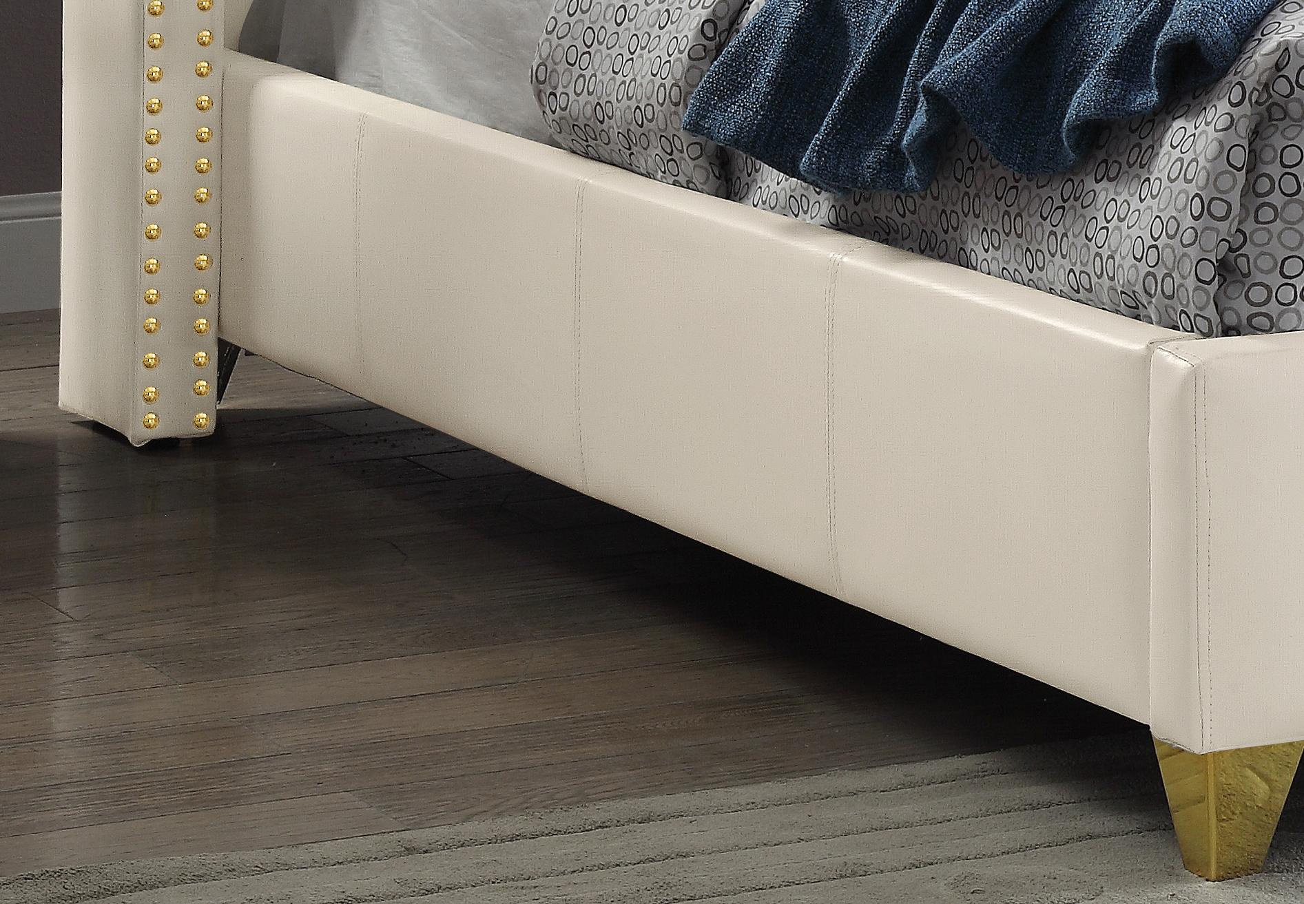 

    
SohoWhite-T Meridian Furniture Platform Bed
