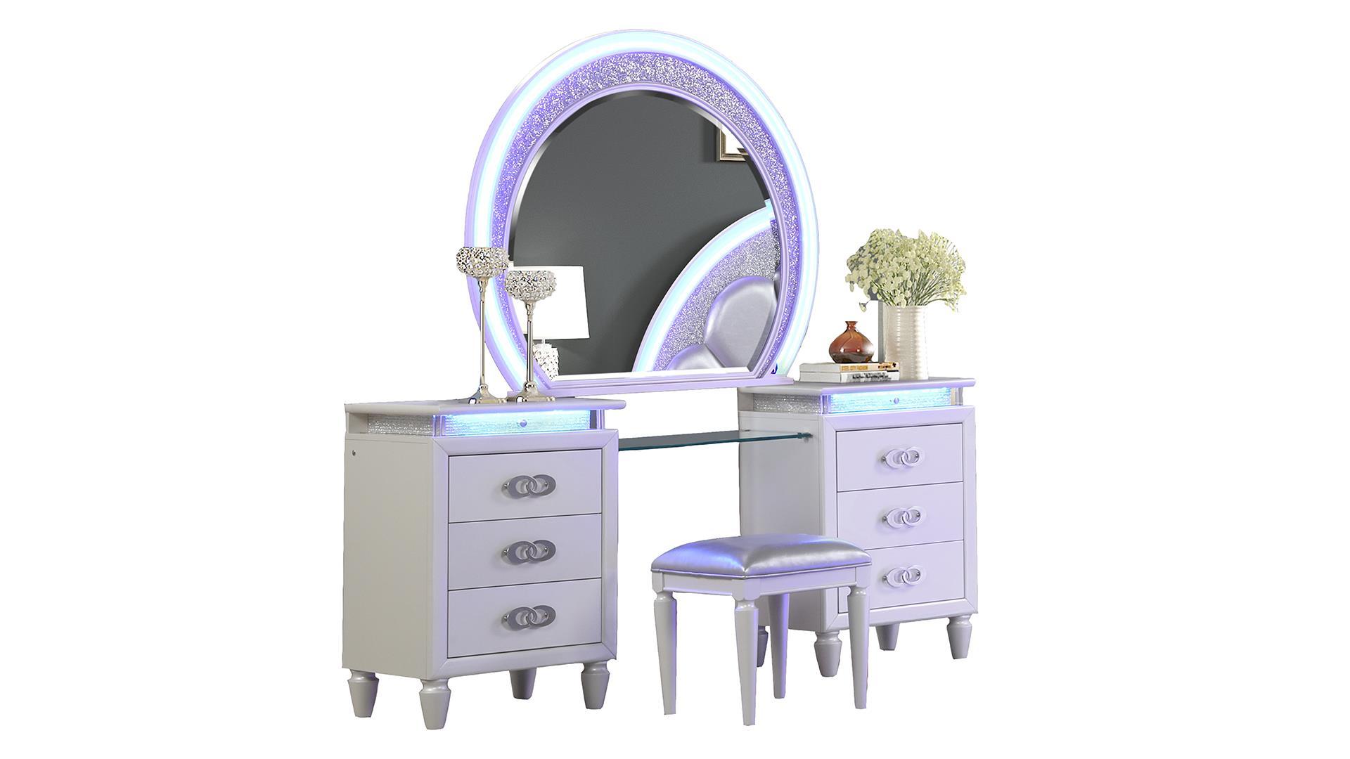 

                    
Galaxy Home Furniture PERLA Platform Bedroom Set White Polyester Purchase 
