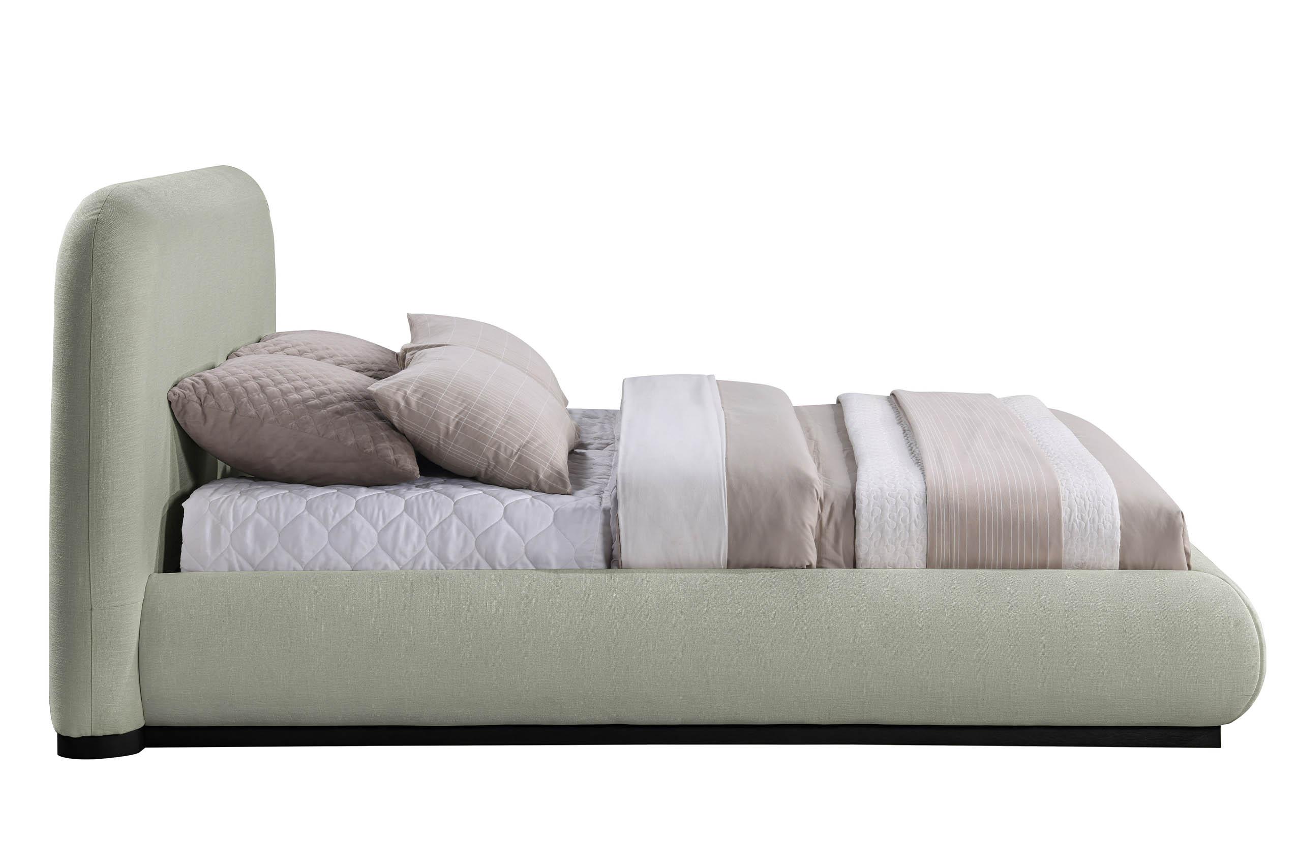 

        
Meridian Furniture VAUGHN B1214Mint-Q Platform Bed Mint Chenille 094308301938

