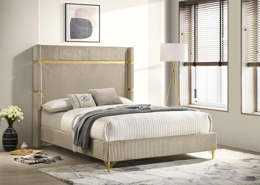 

    
Modern Beige/Gold Wood Queen Panel Bed Coaster Lucia 224731Q

