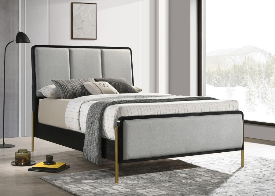 

    
Coaster Arini King Panel Bedroom Set 3PCS 224331KE-3PCS Panel Bedroom Set Gray/Gold/Black 224331KE-3PCS
