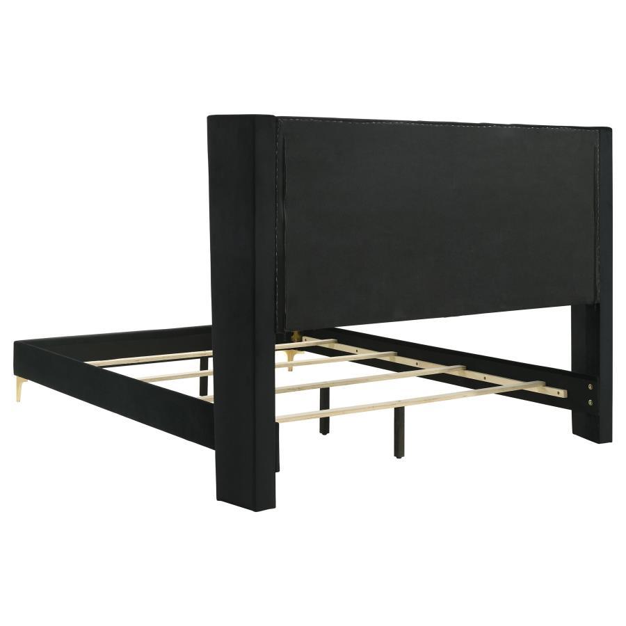 

    
Coaster Kendall King Panel Bed 301161KE Panel Bed Black 301161KE
