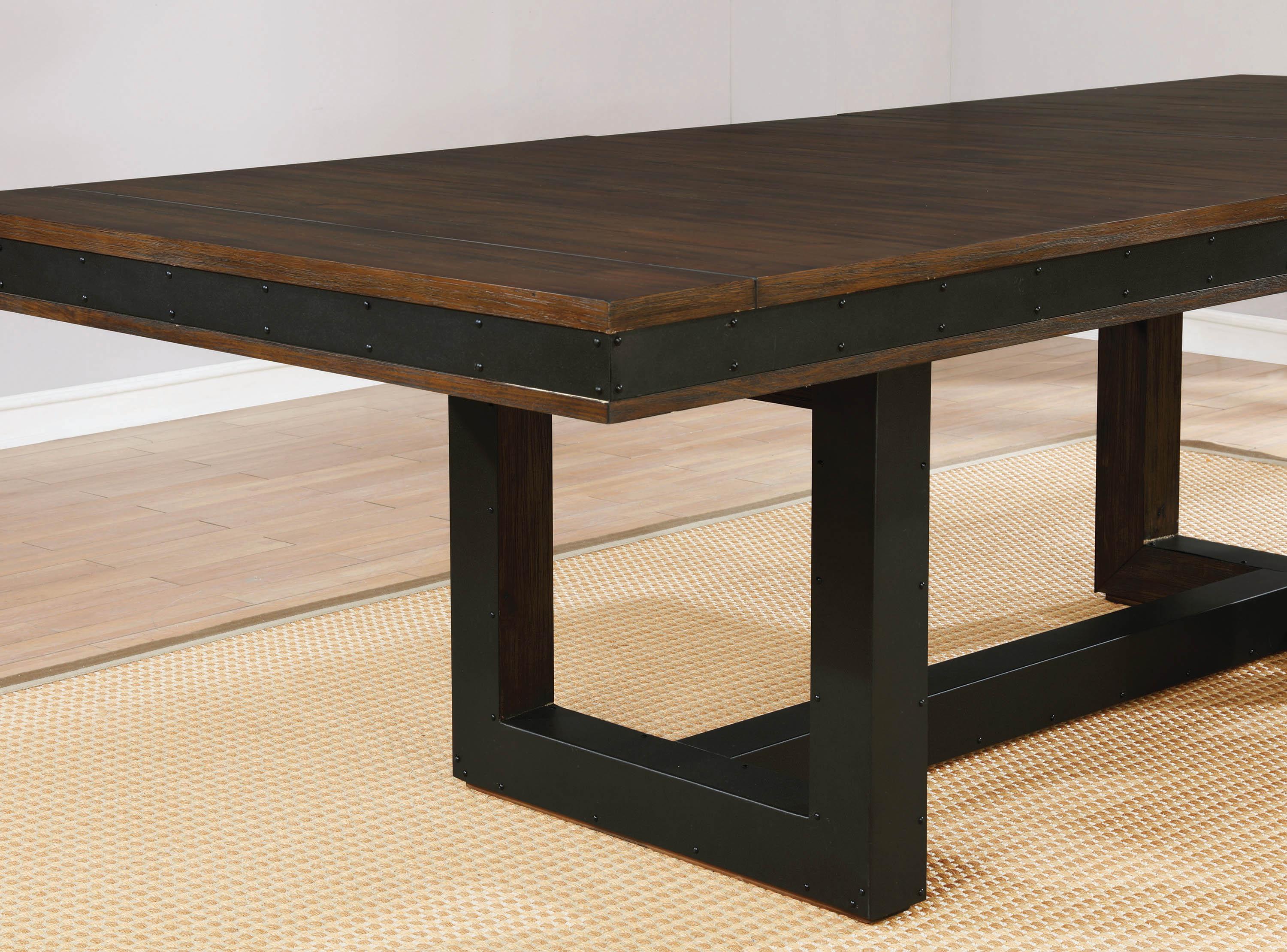 

    
021032422073Atwater Dining Table
