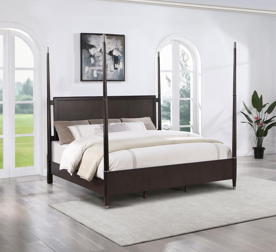 

    
Modern Brown Wood Queen Poster Bed Coaster Emberlyn 223061Q
