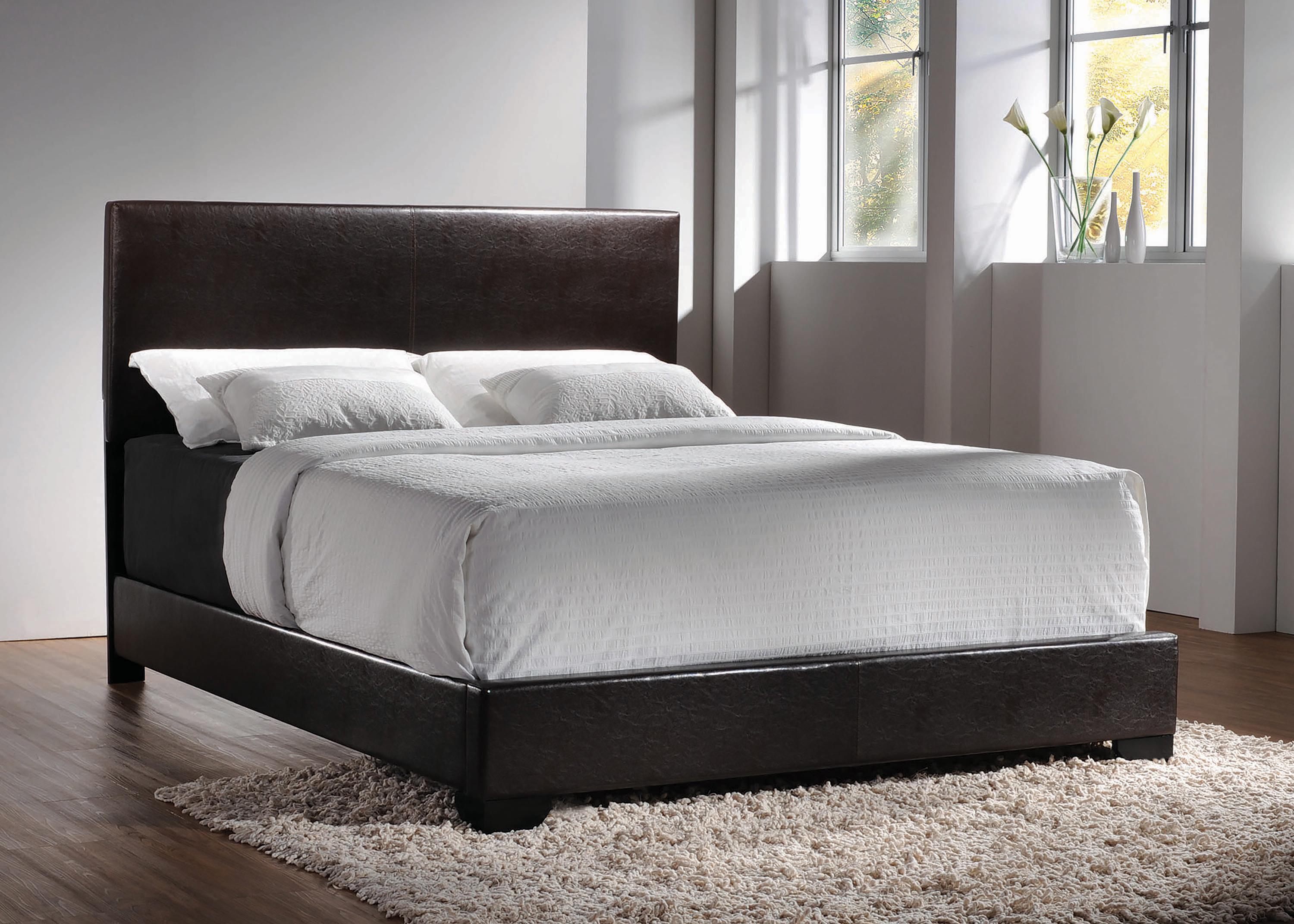 

    
Modern Dark Brown Leatherette CAL Bed Coaster 300261KW Conner
