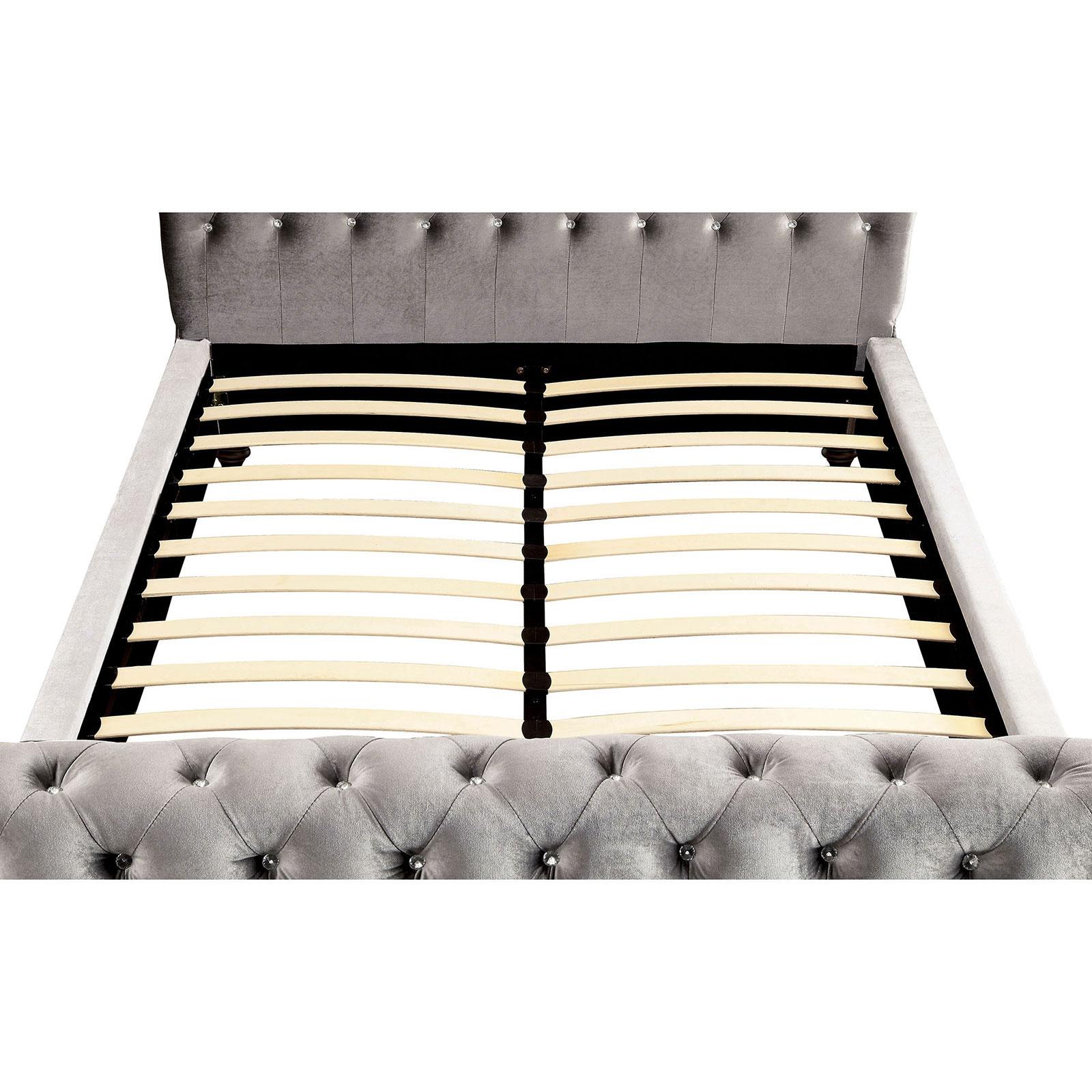 

    
CM7128GY-EK-BED Gray  Fabric King Sleigh Bed NOELLA CM7128GY-EK Furniture of America Modern
