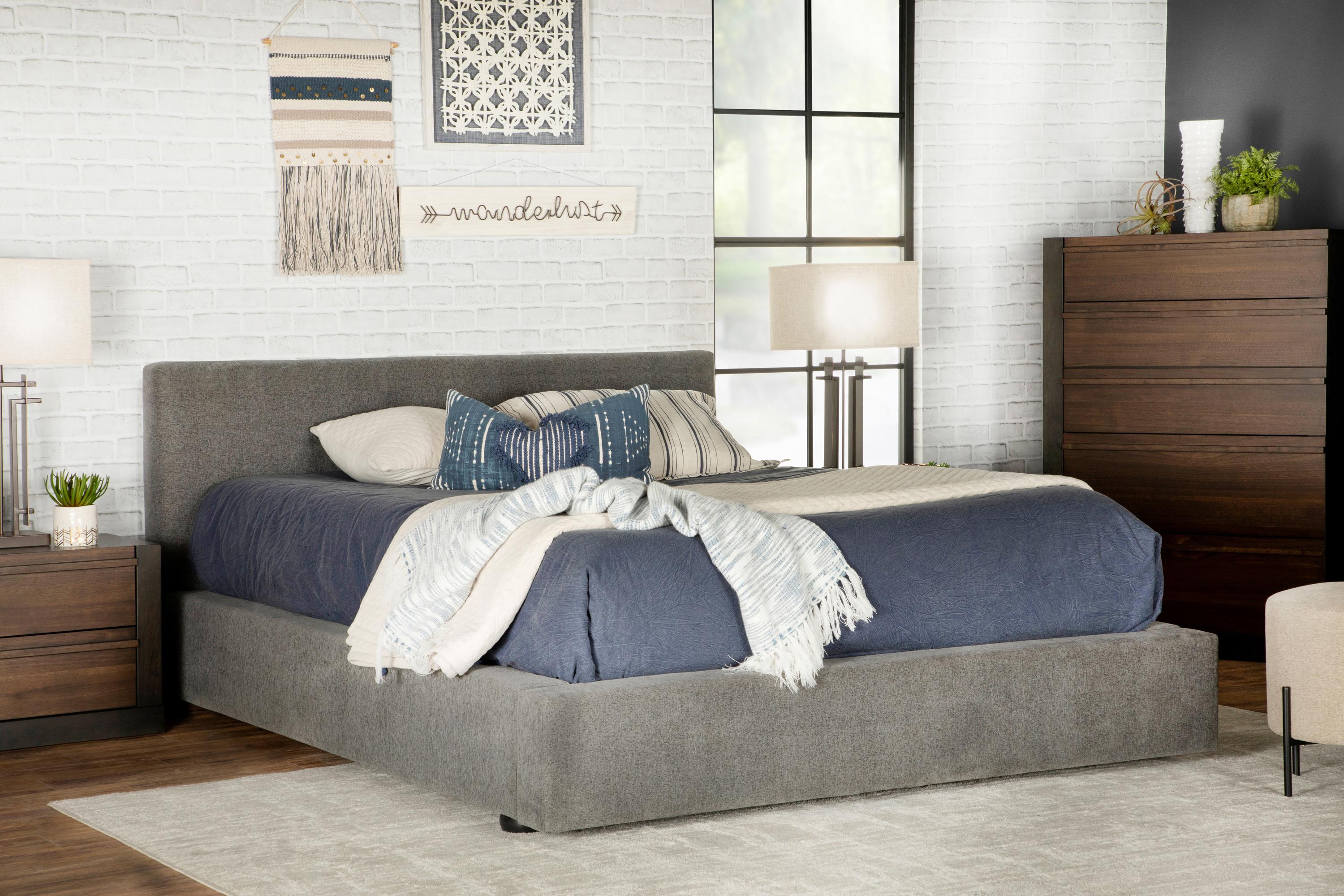 

    
316020Q Modern Graphite Linen-like Fabric Queen Bed Coaster 316020Q Gregory
