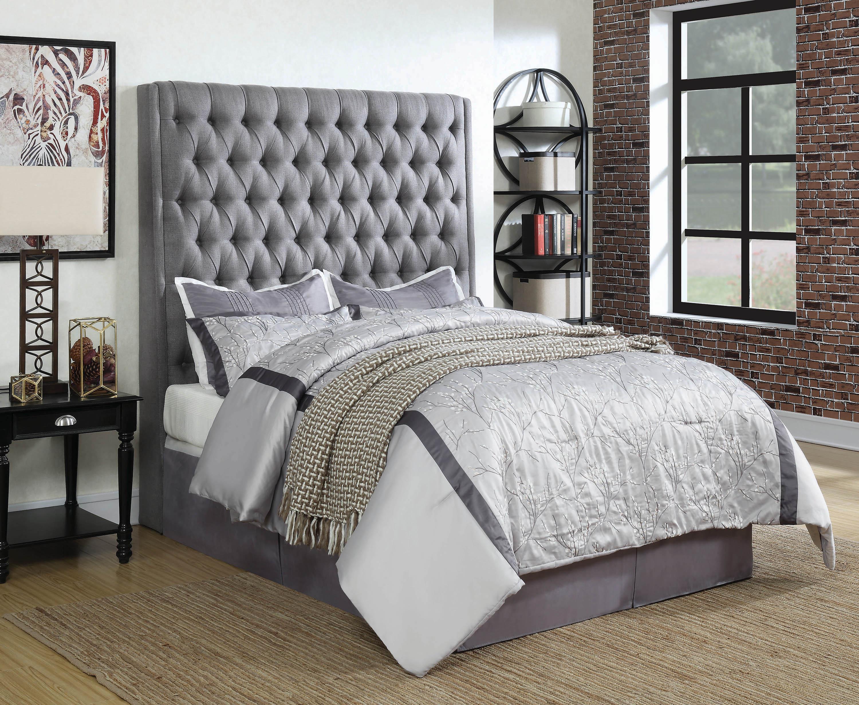 

    
Modern Gray Button Tufted Queen Bed Coaster 300621Q Camille
