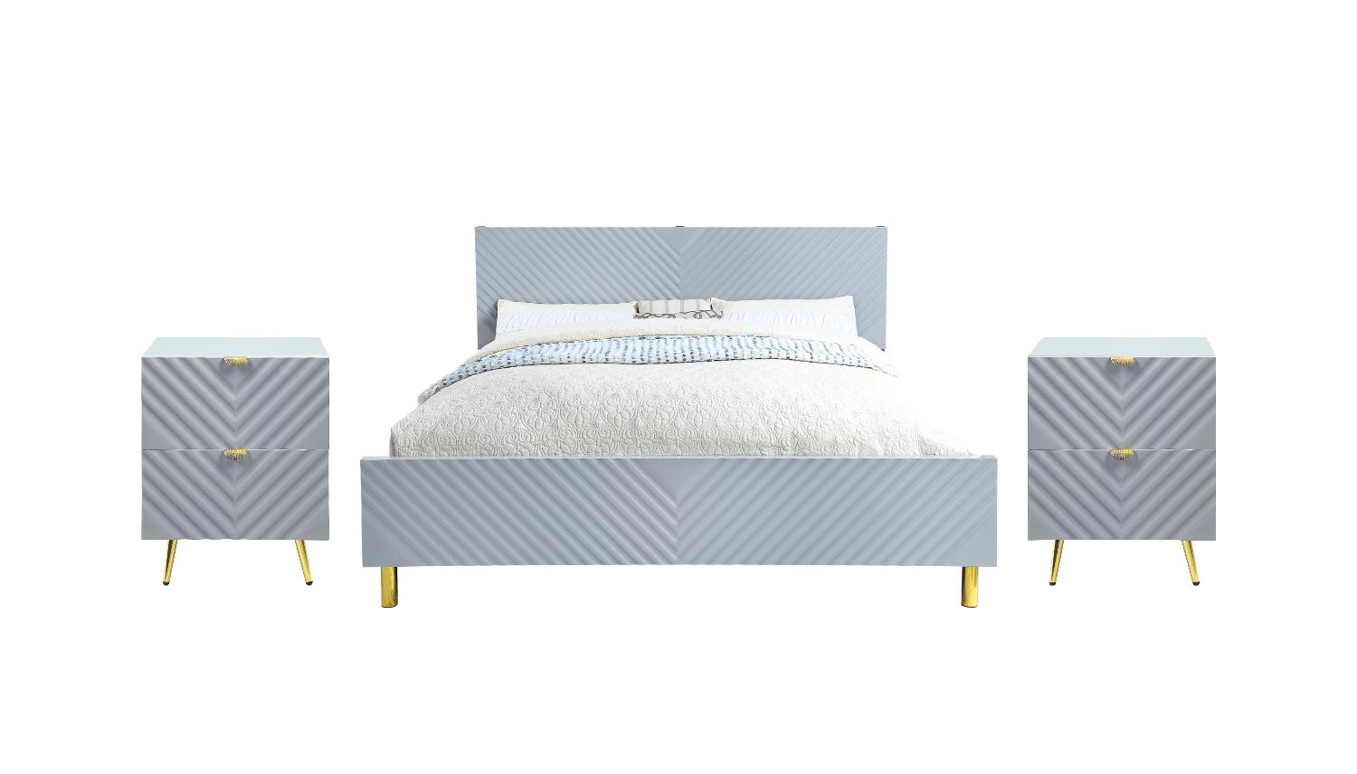 

    
Modern Gray High Gloss Eastern King Bed + 2 Nightstands by Acme Gaines BD01039EK-3pcs
