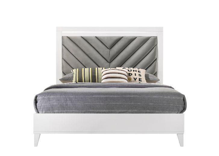 

    
Modern Gray & White Eastern King 5pcs Bedroom Set by Acme Chelsie 27387EK-5pcs

