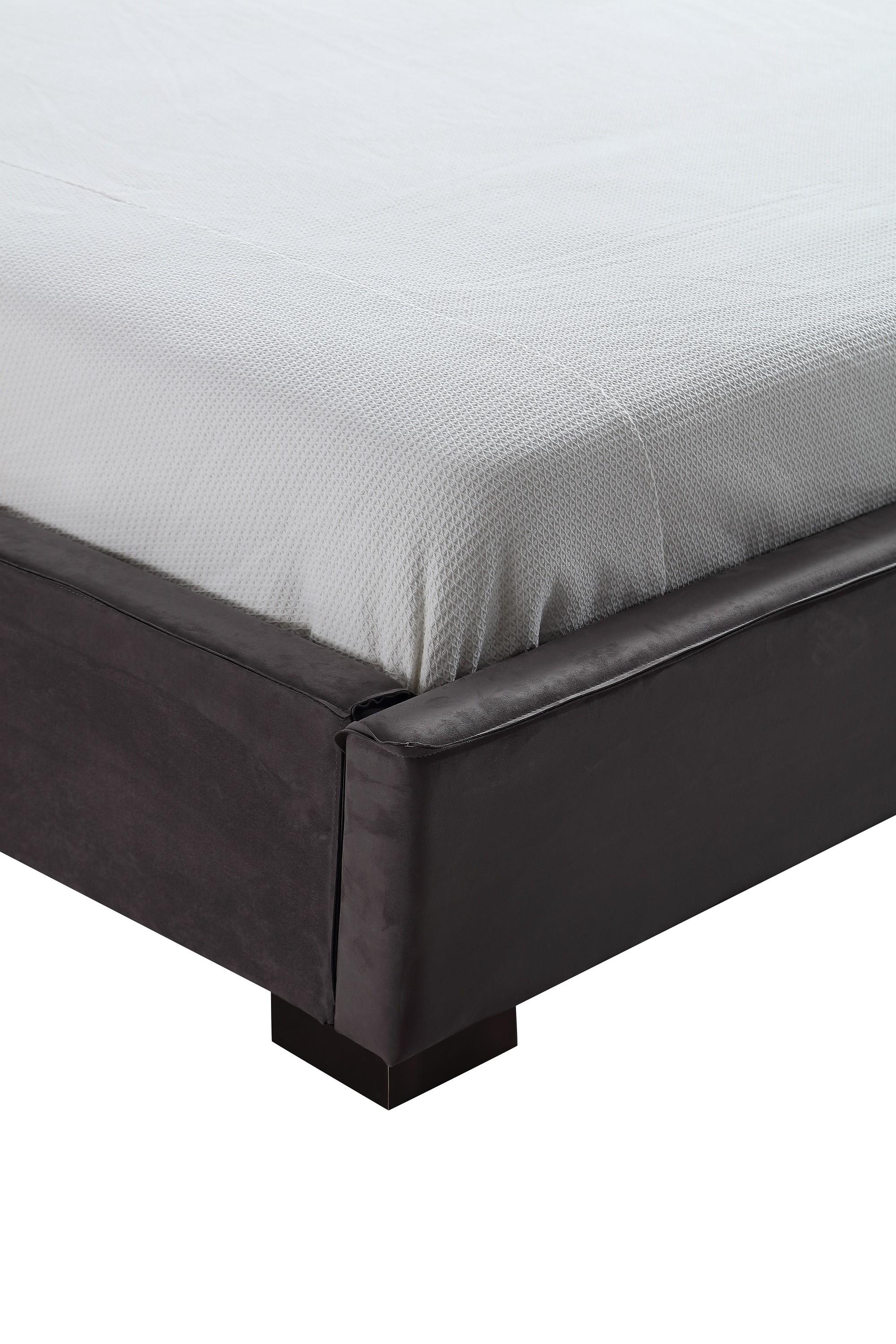 

                    
Buy Modern Gray Wood King Bed J&M Furniture Serene 18668-K
