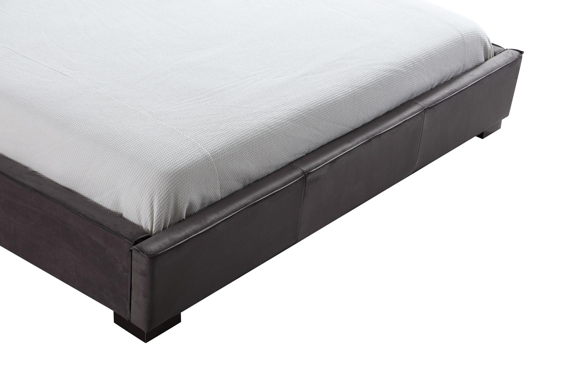 

    
18668-Q Modern Gray Wood Queen Bed J&M Furniture Serene 18668-Q
