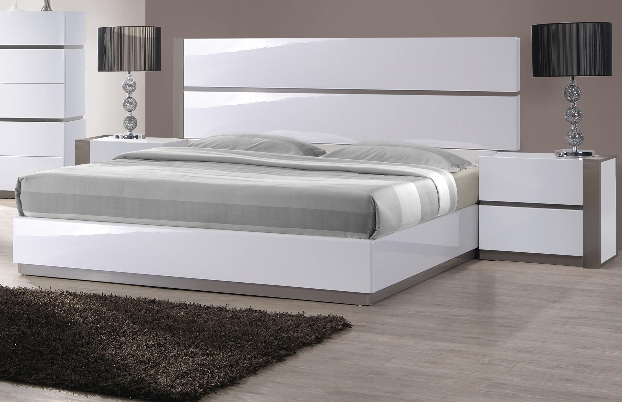 

    
Modern High Gloss White Finish King Size Bed Manila by Chintaly Imports
