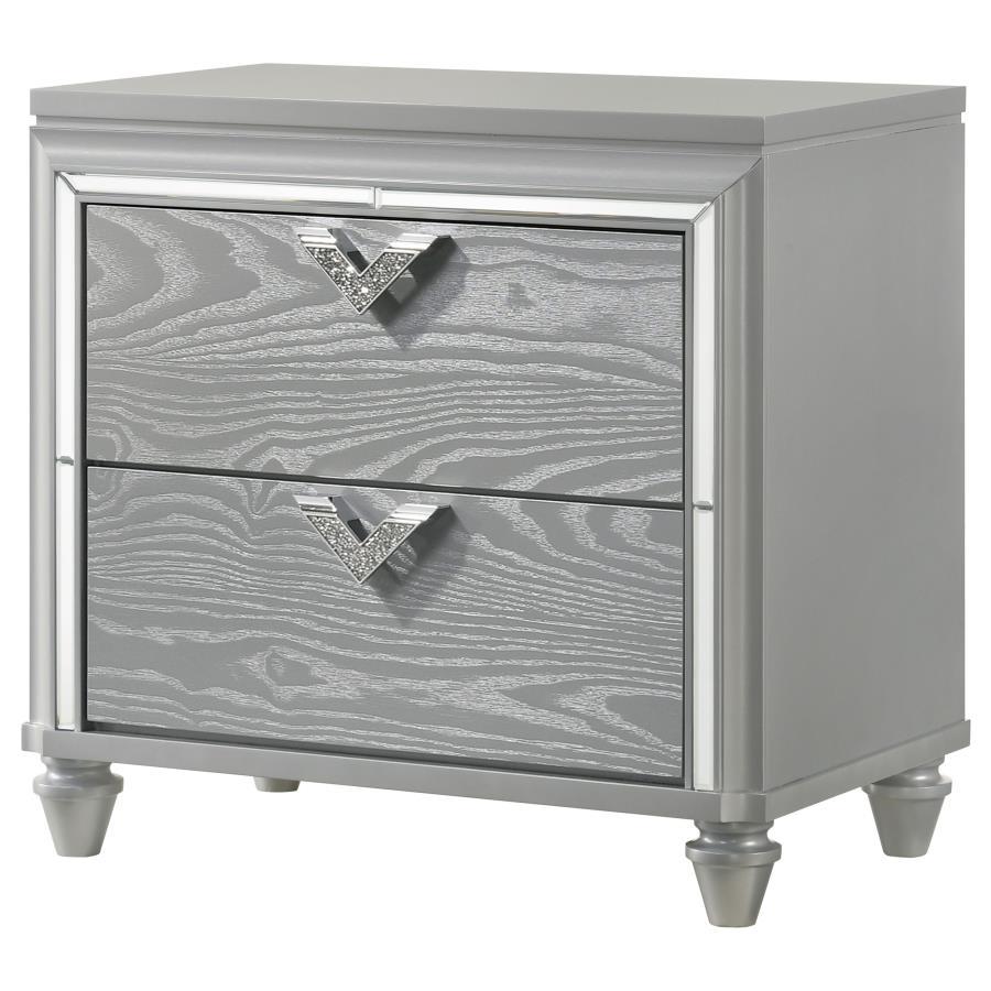 

                    
Buy Modern Light Silver Wood King Panel Bedroom Set 3PCS Coaster Veronica 224721KE
